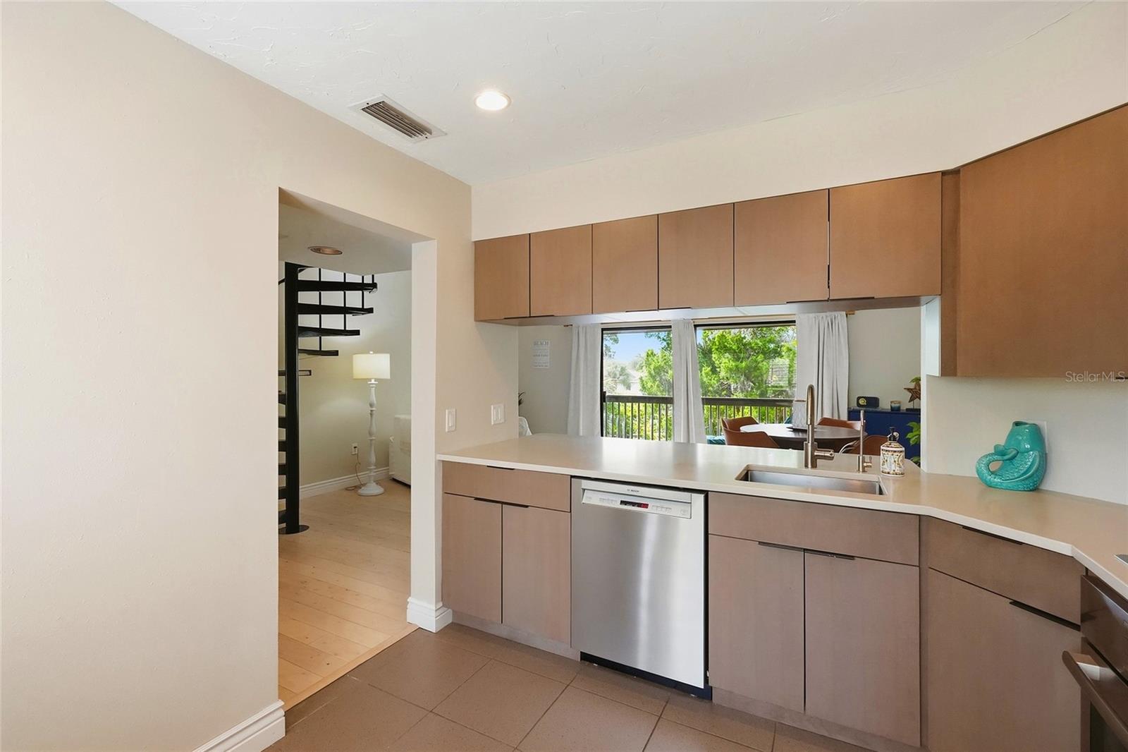 109 WOODLAND PL — photo 6