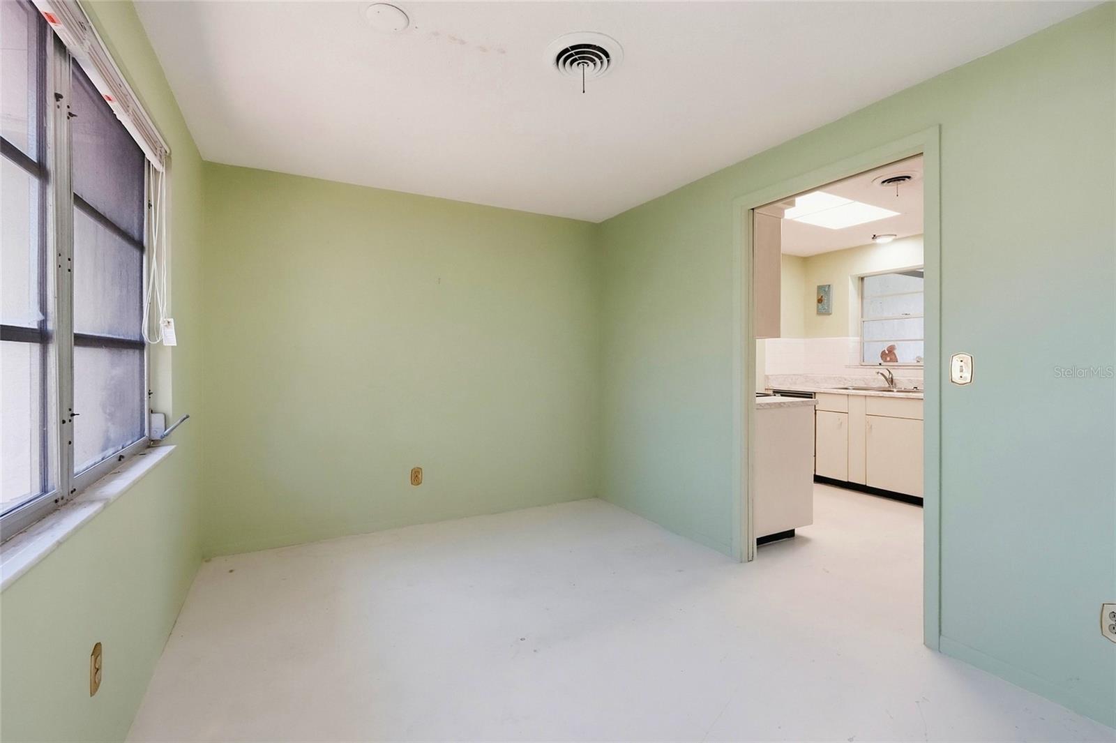 437 BEACH PARK BLVD — photo 9