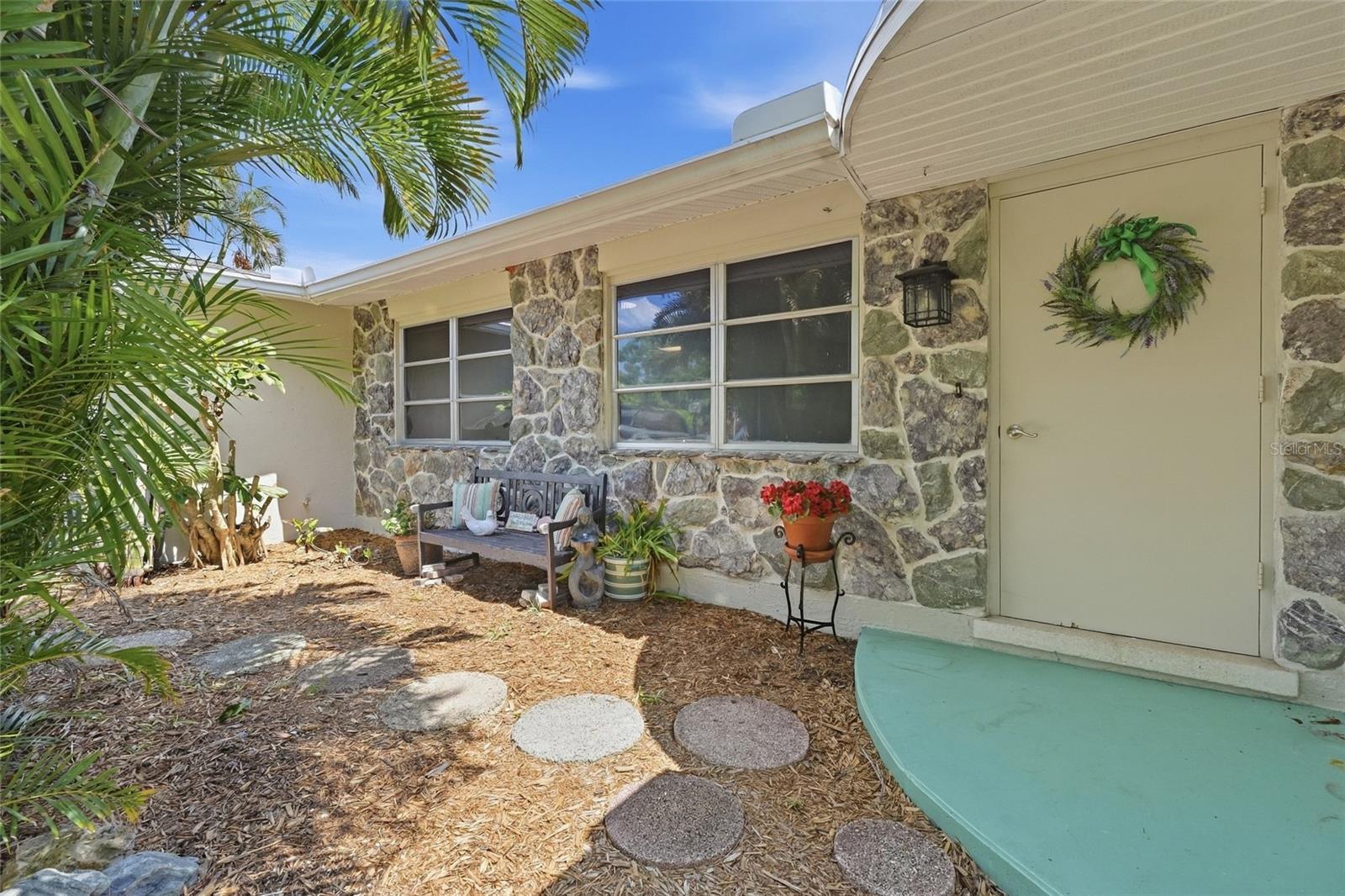 437 BEACH PARK BLVD — photo 5