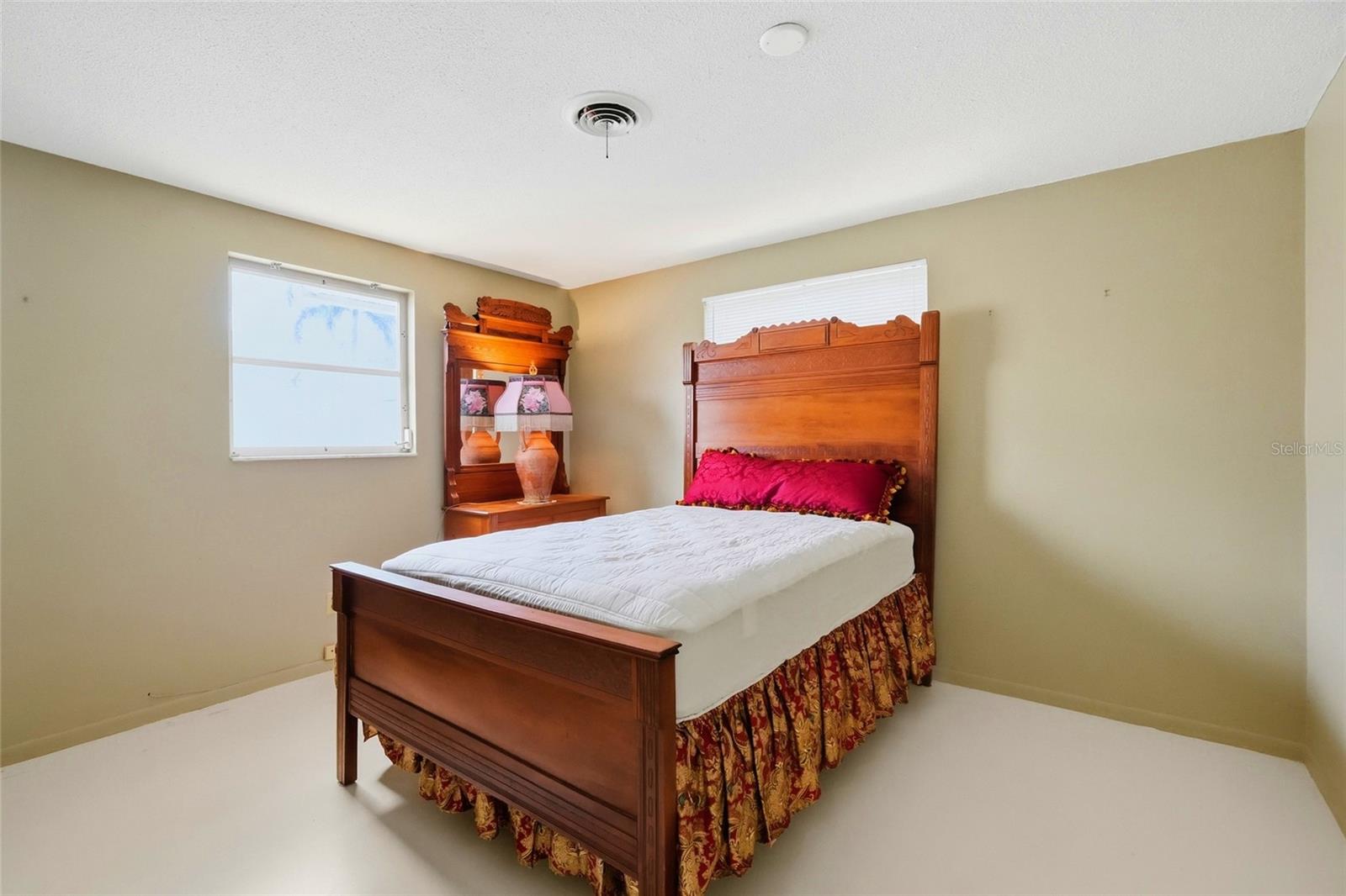 437 BEACH PARK BLVD — photo 17
