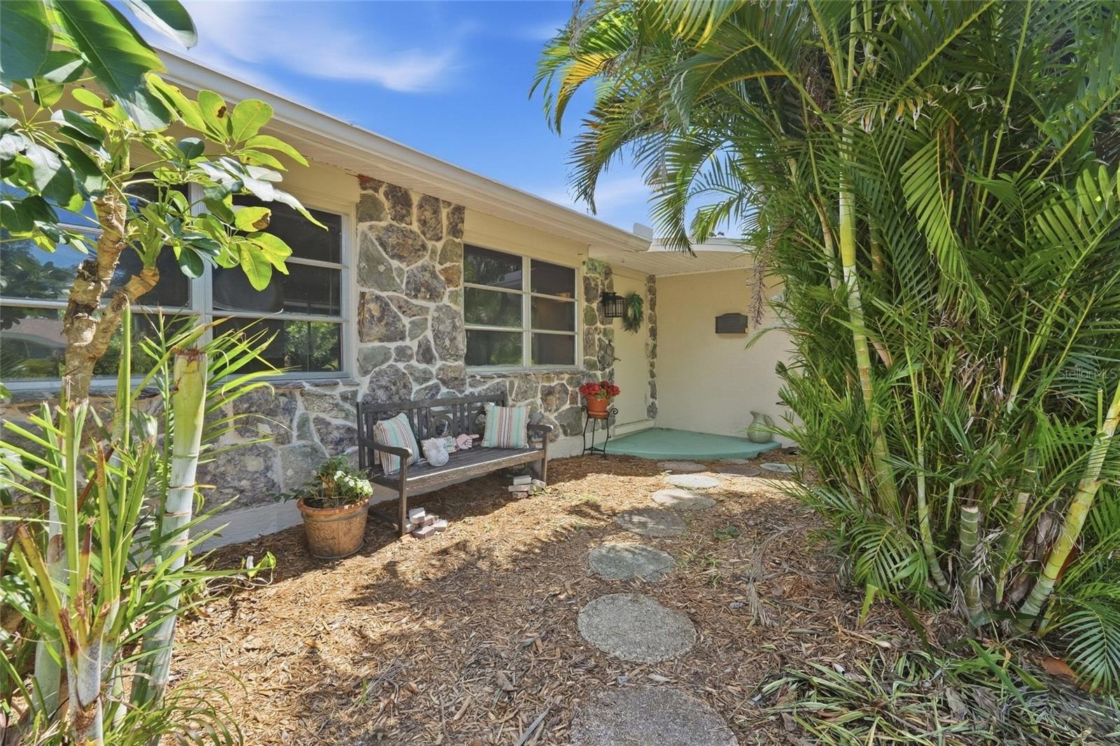 437 BEACH PARK BLVD — photo 4