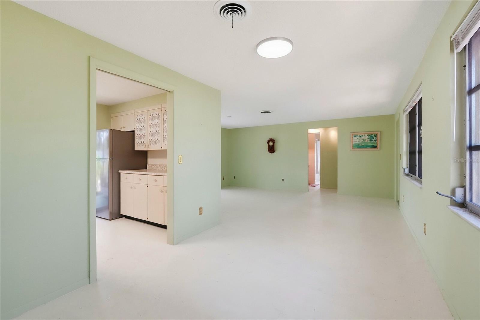 437 BEACH PARK BLVD — photo 11