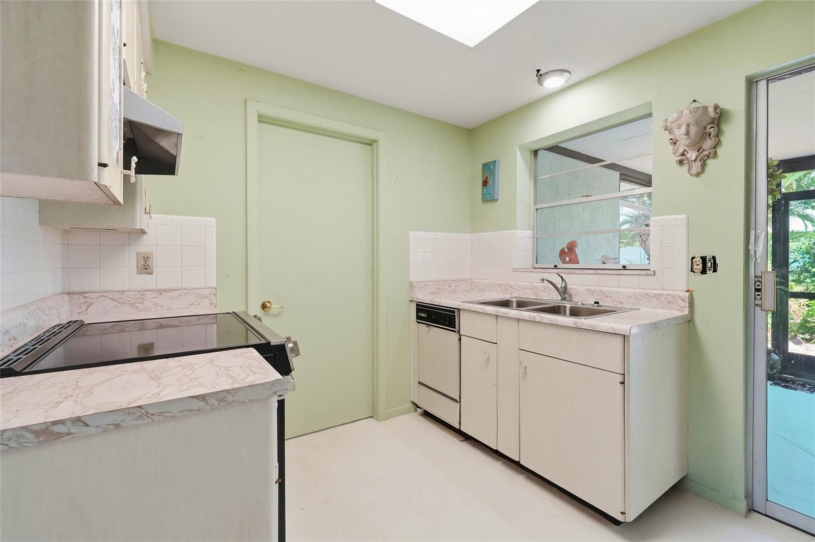 437 BEACH PARK BLVD — photo 16