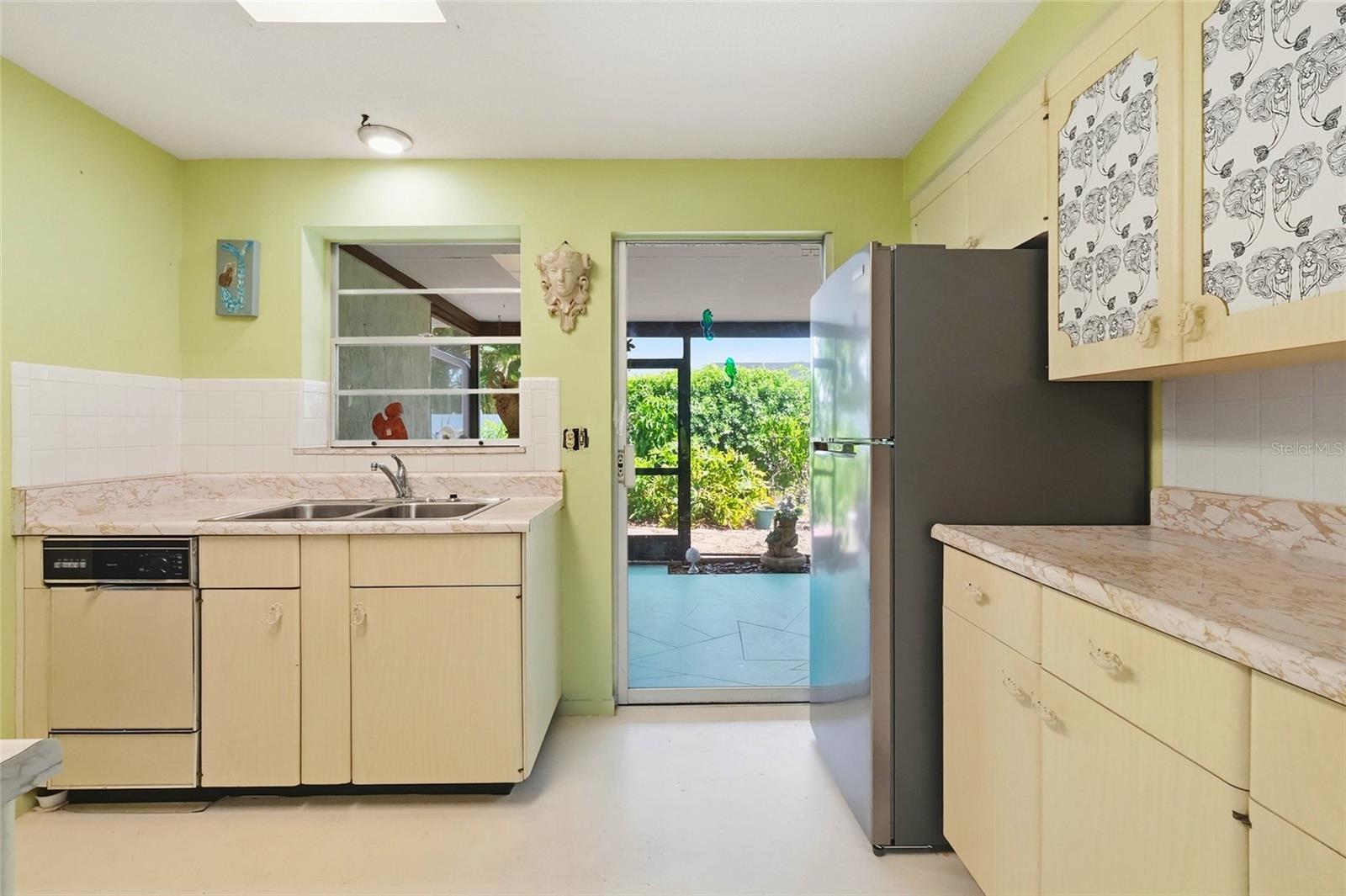 437 BEACH PARK BLVD — photo 12