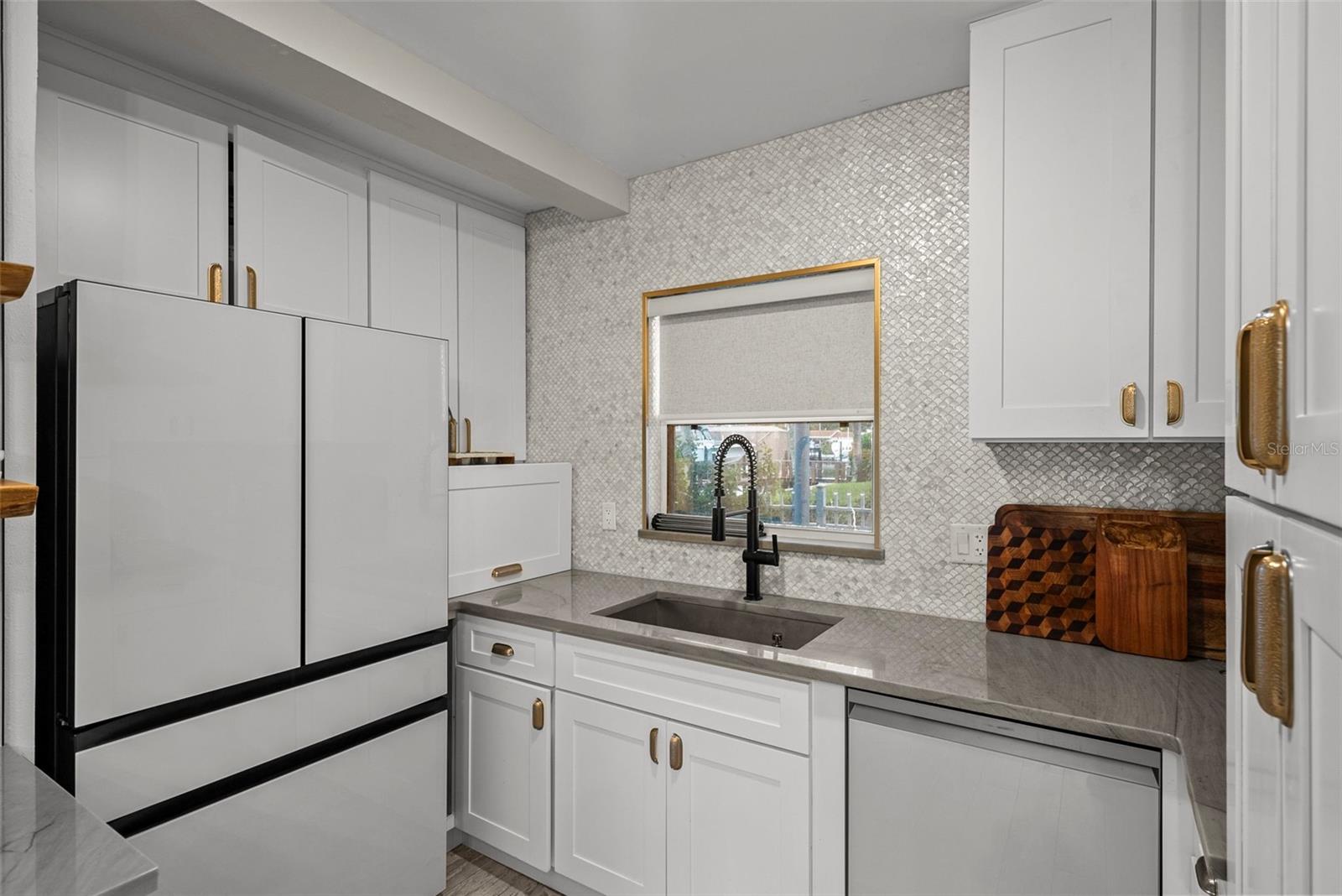 300 VENETIAN DR #1 — photo 19