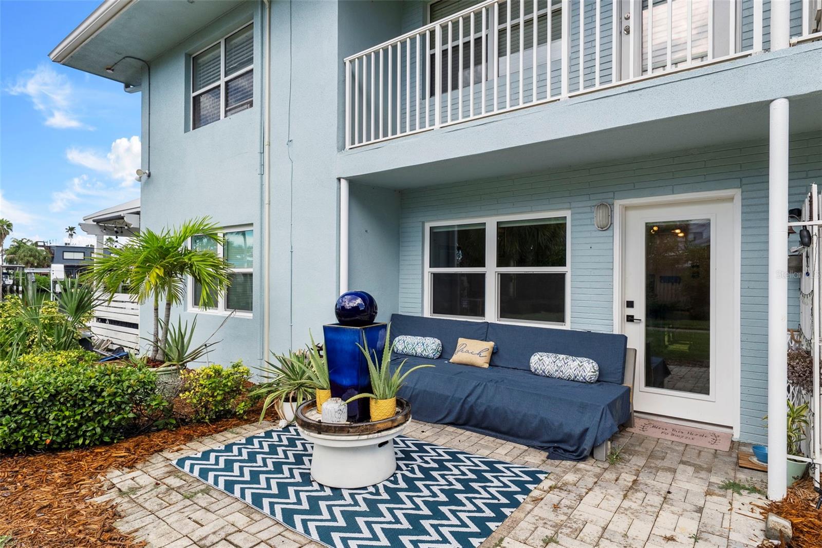 300 VENETIAN DR #1 — photo 3