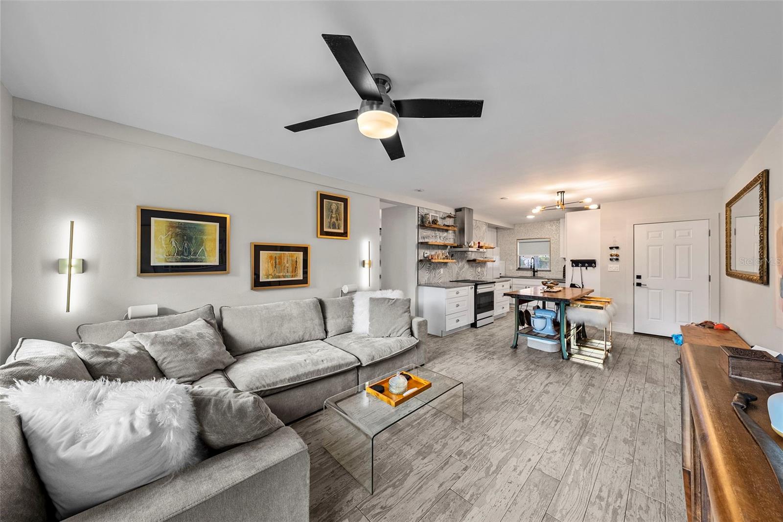 300 VENETIAN DR #1 — photo 8