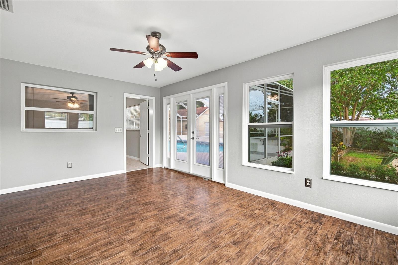 526 S LARRY CIR — photo 33