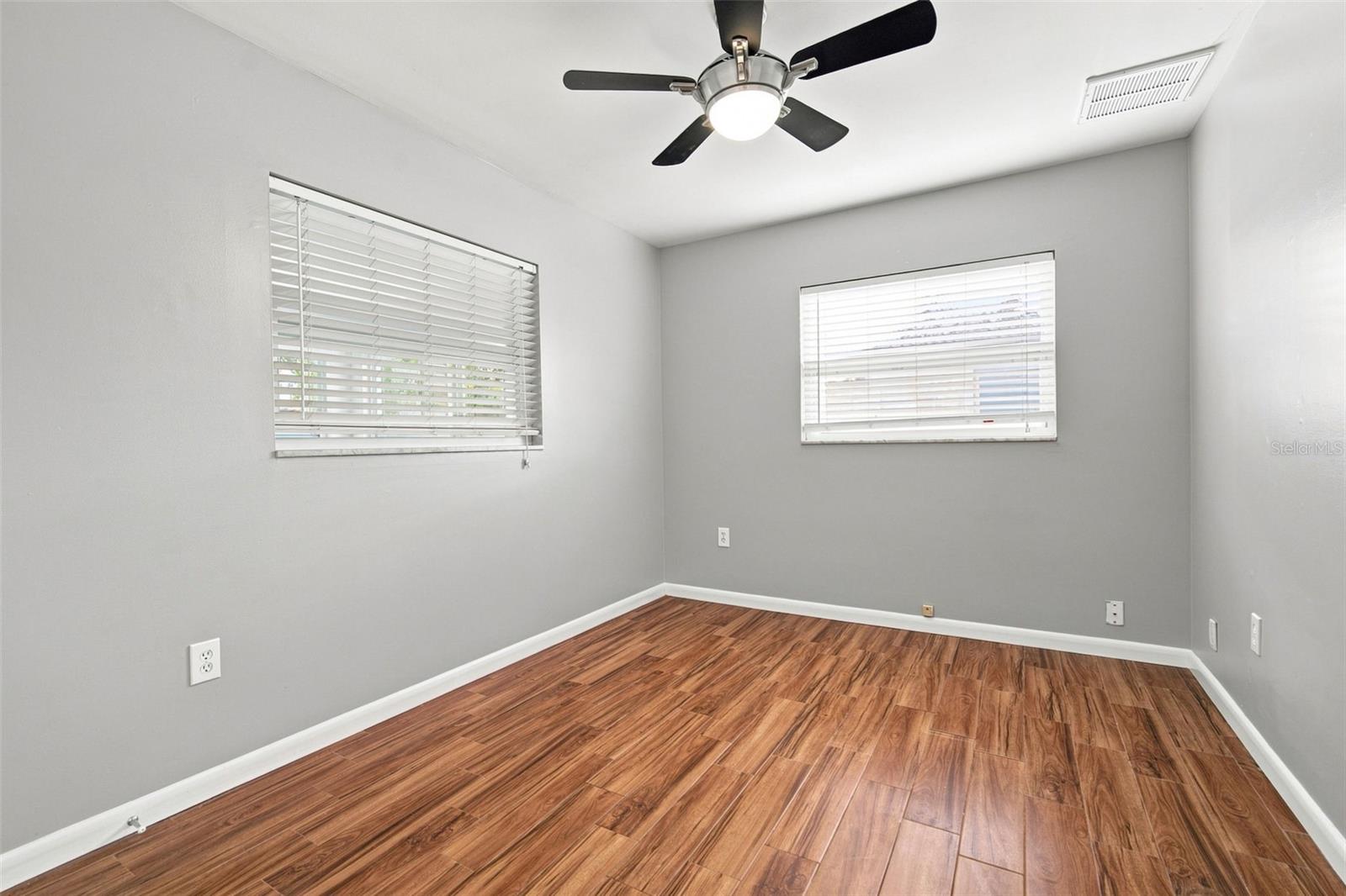 526 S LARRY CIR — photo 30