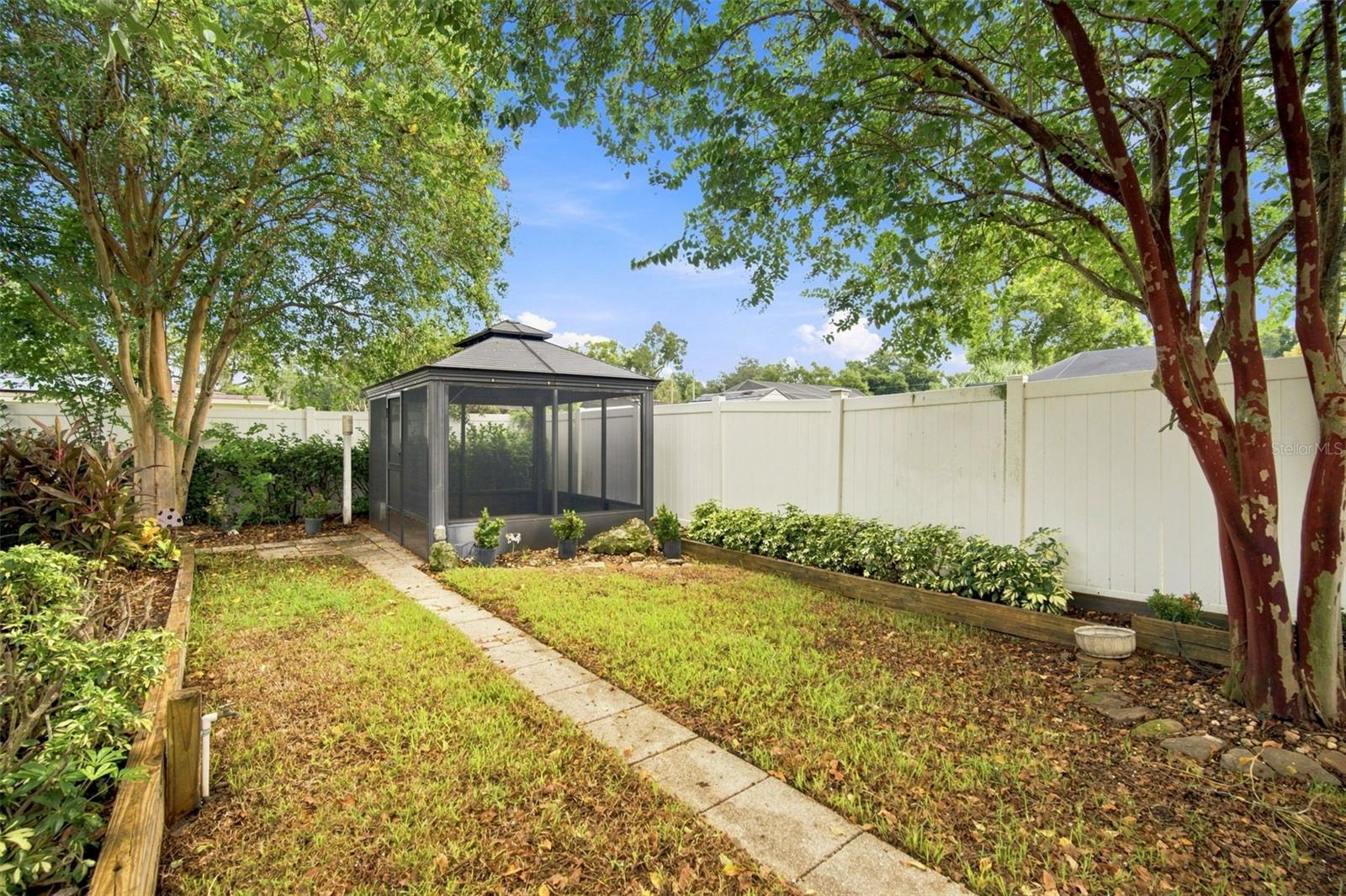 526 S LARRY CIR — photo 39