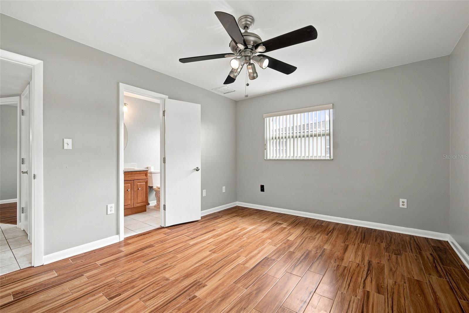 526 S LARRY CIR — photo 27