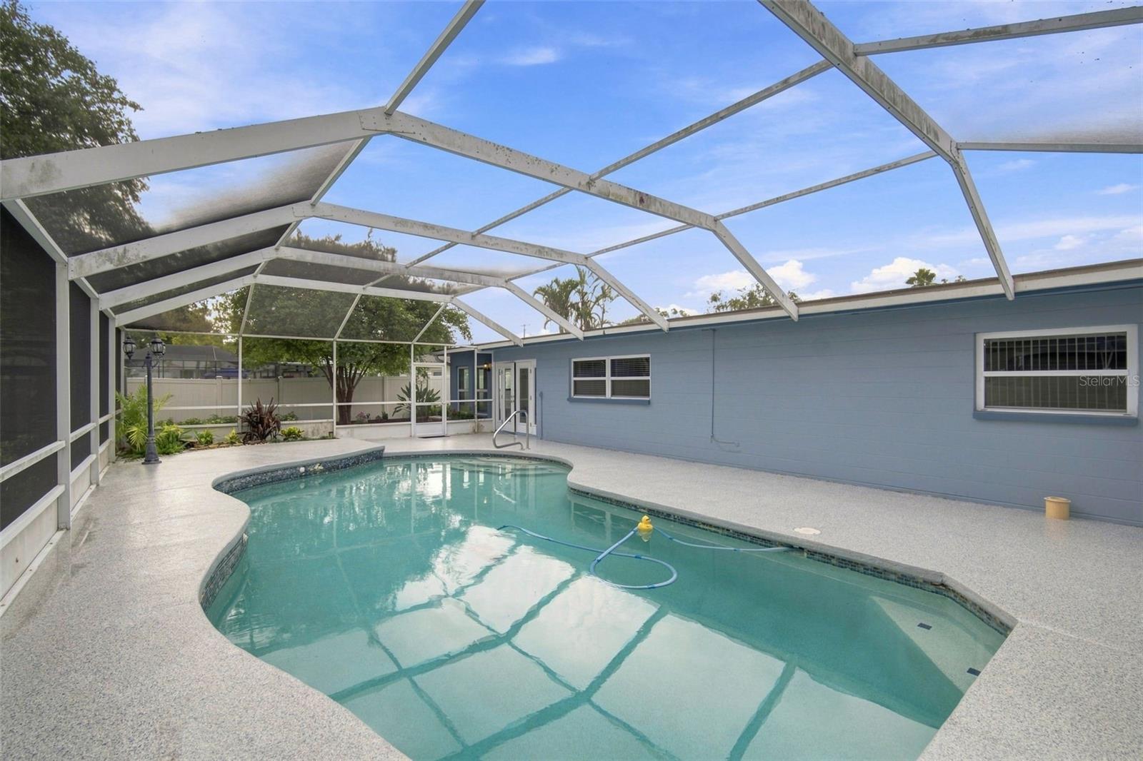 526 S LARRY CIR — photo 36