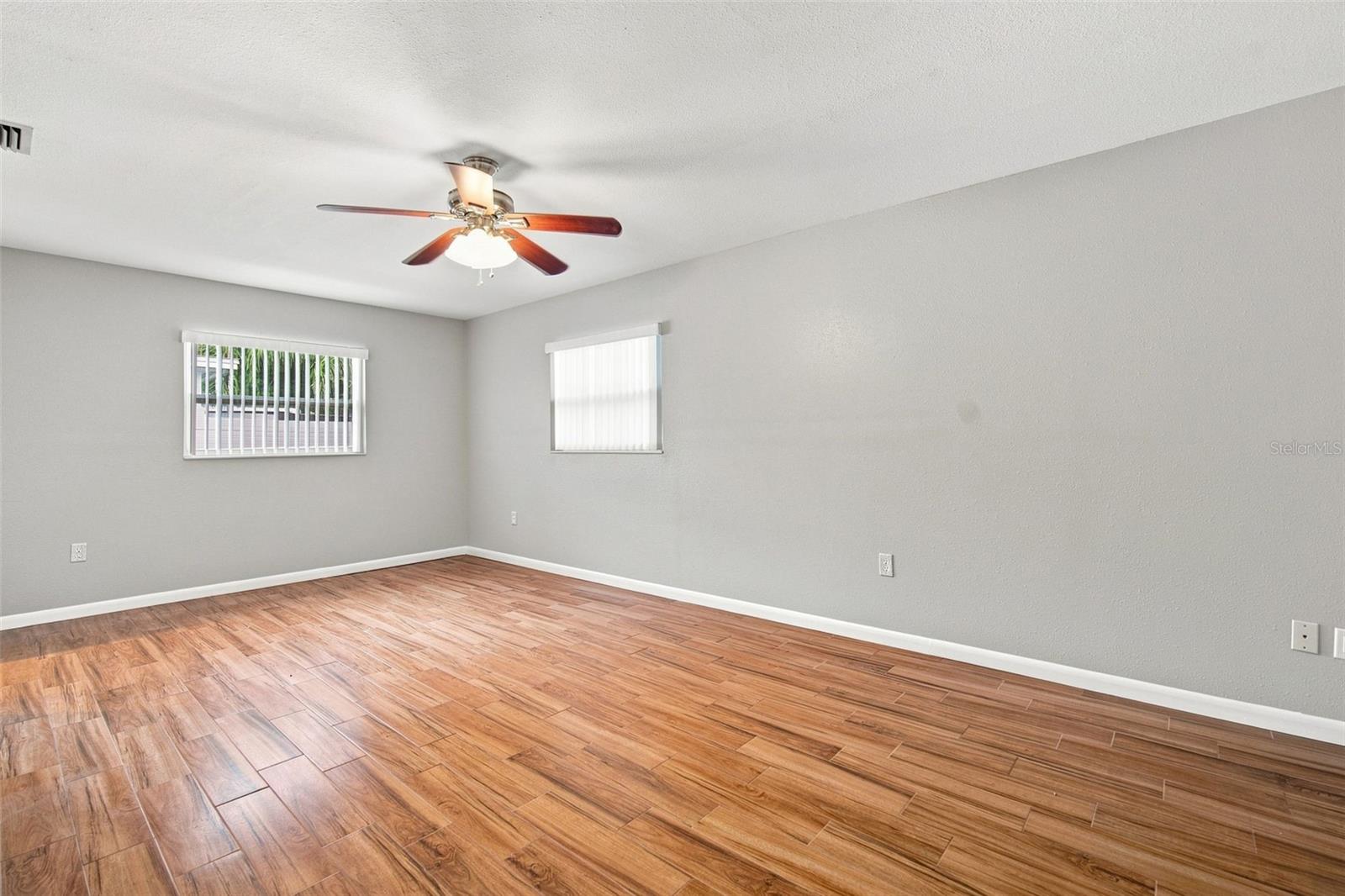 526 S LARRY CIR — photo 15