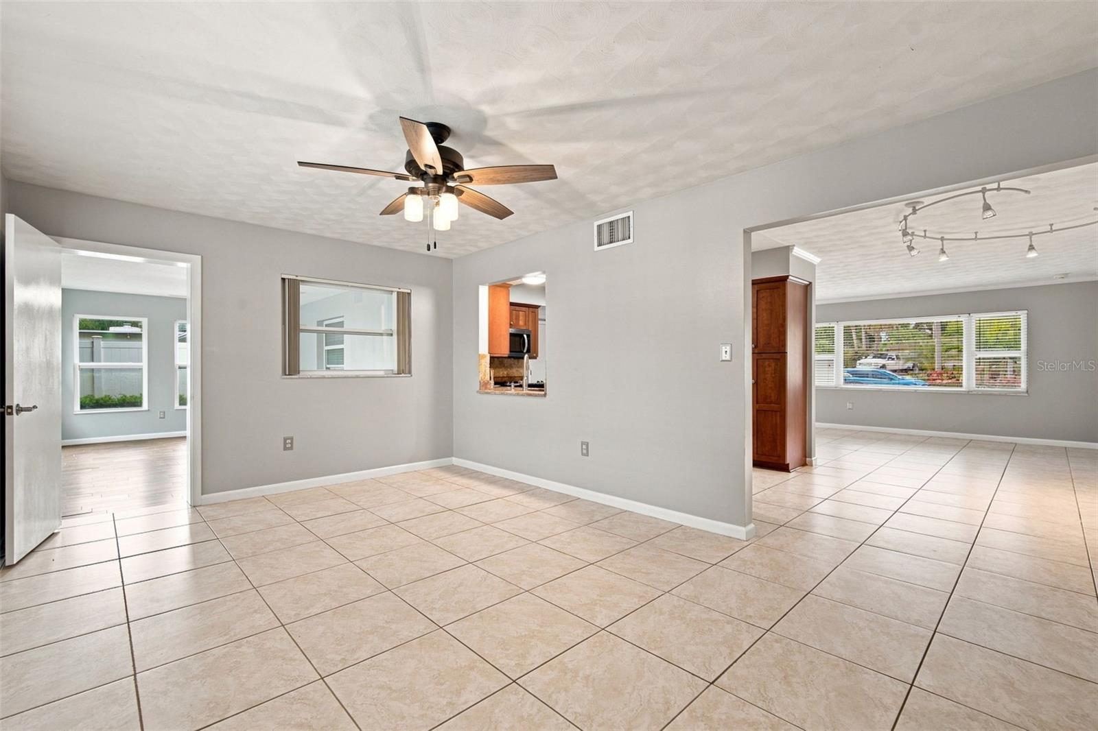 526 S LARRY CIR — photo 25
