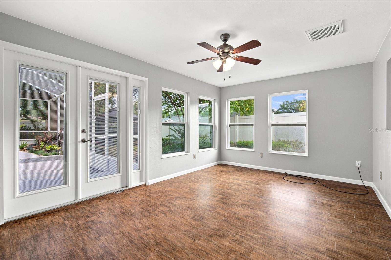 526 S LARRY CIR — photo 32