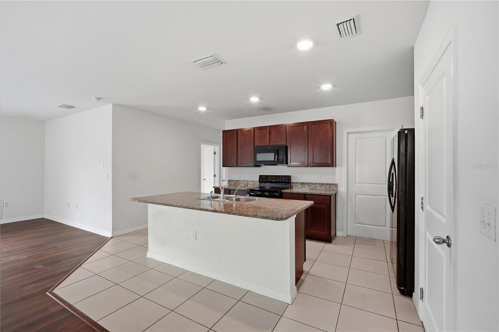 11154 LELAND GROVES DR — photo 6