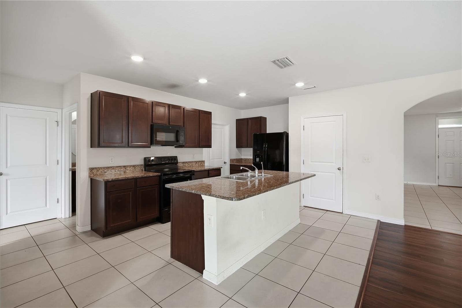 11154 LELAND GROVES DR — photo 7
