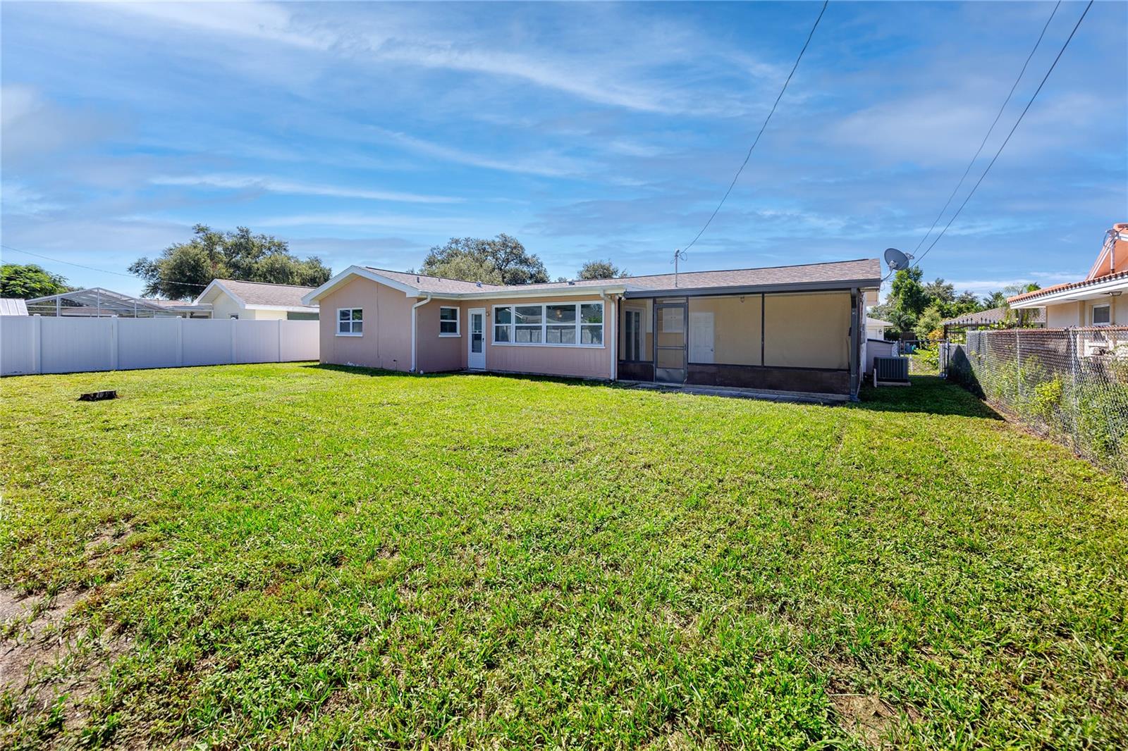 3747 SHADY BLUFFS DR — photo 35