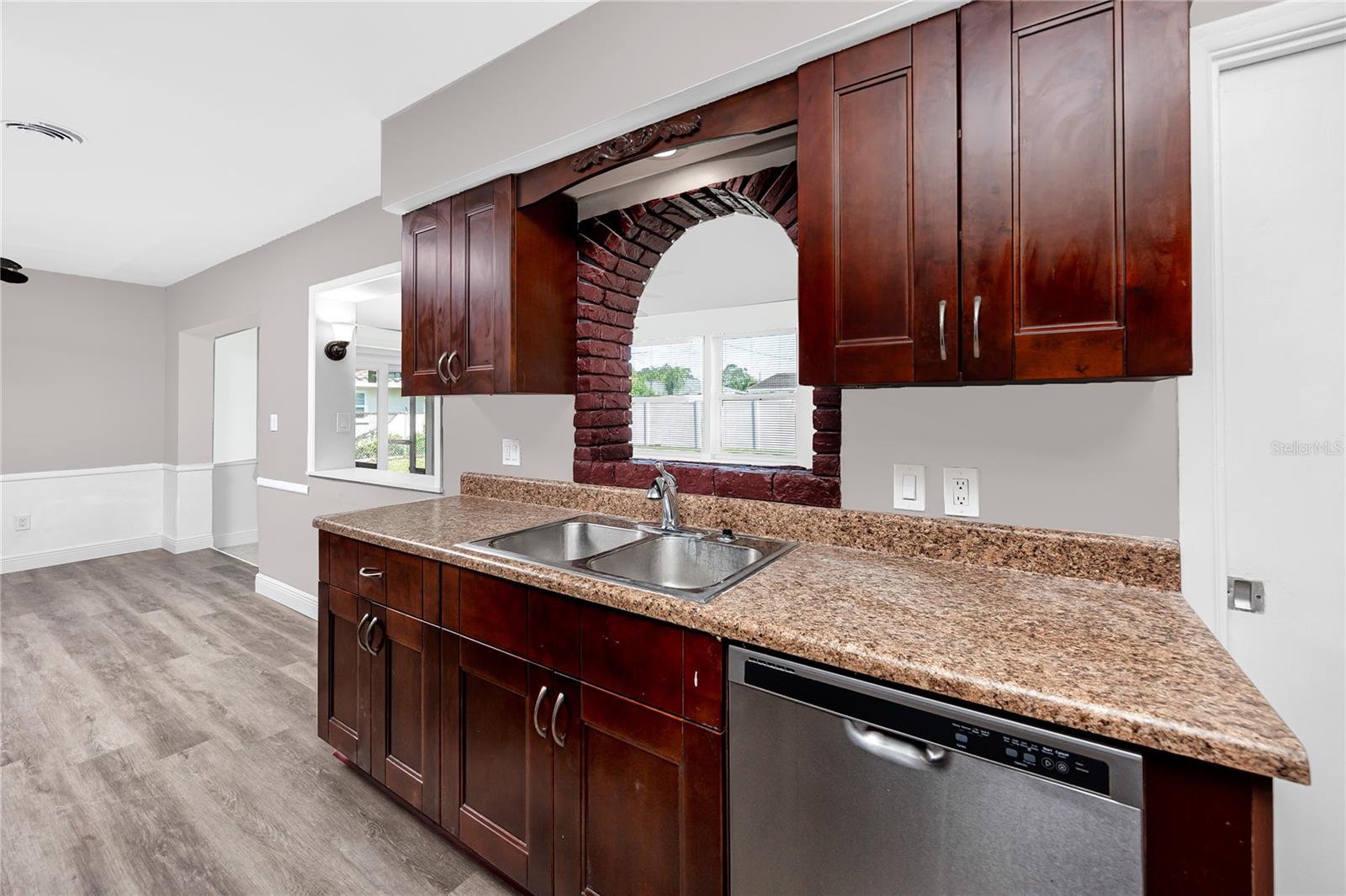 3747 SHADY BLUFFS DR — photo 16