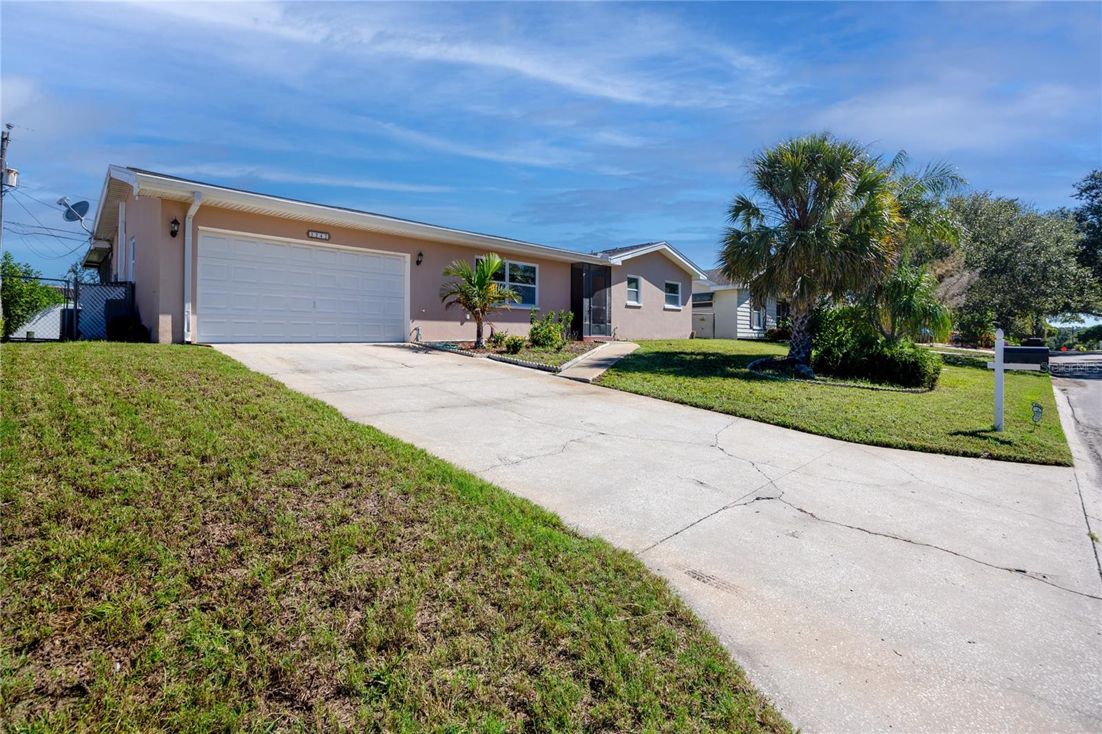 3747 SHADY BLUFFS DR — photo 4