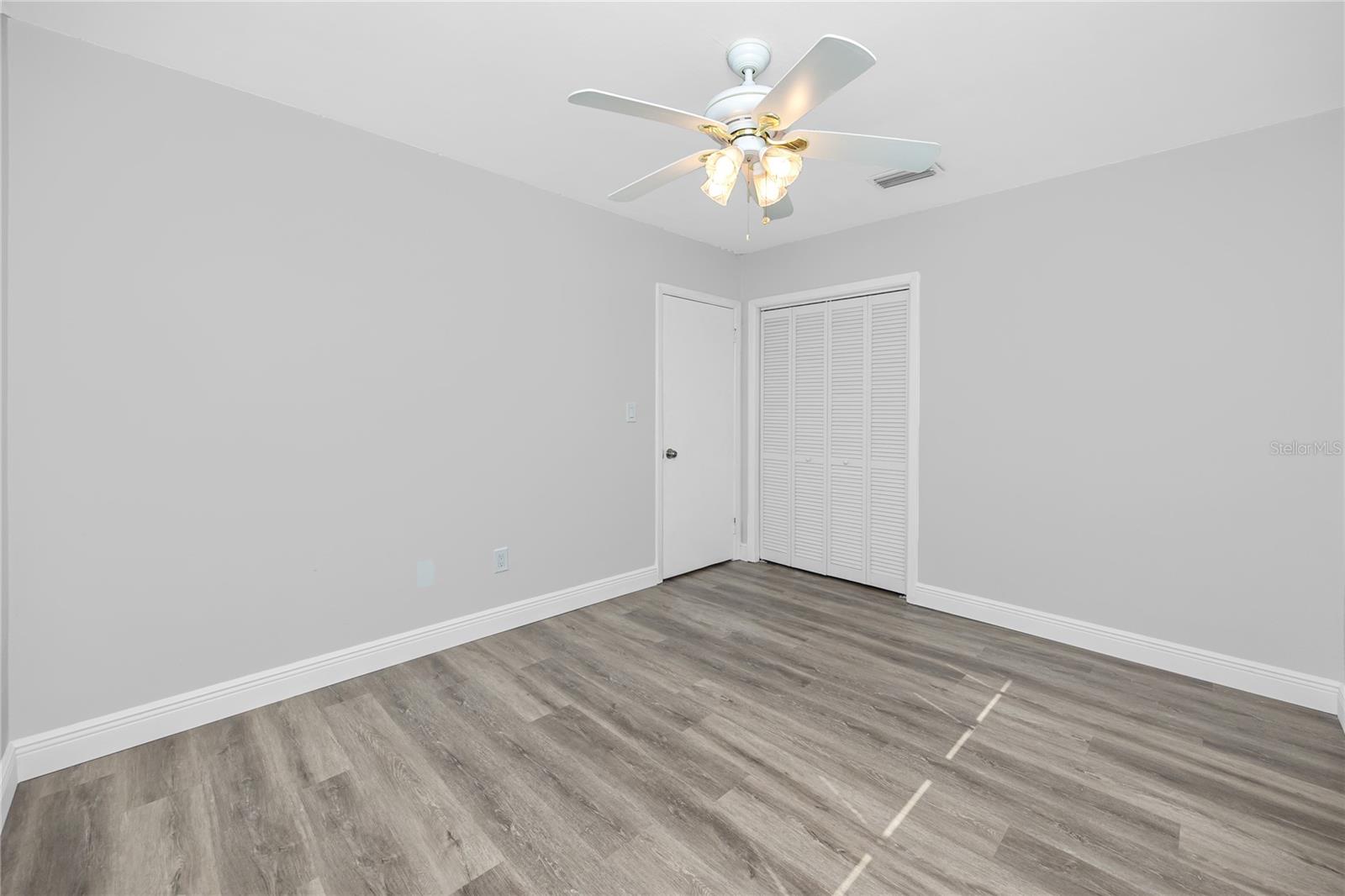 3747 SHADY BLUFFS DR — photo 27