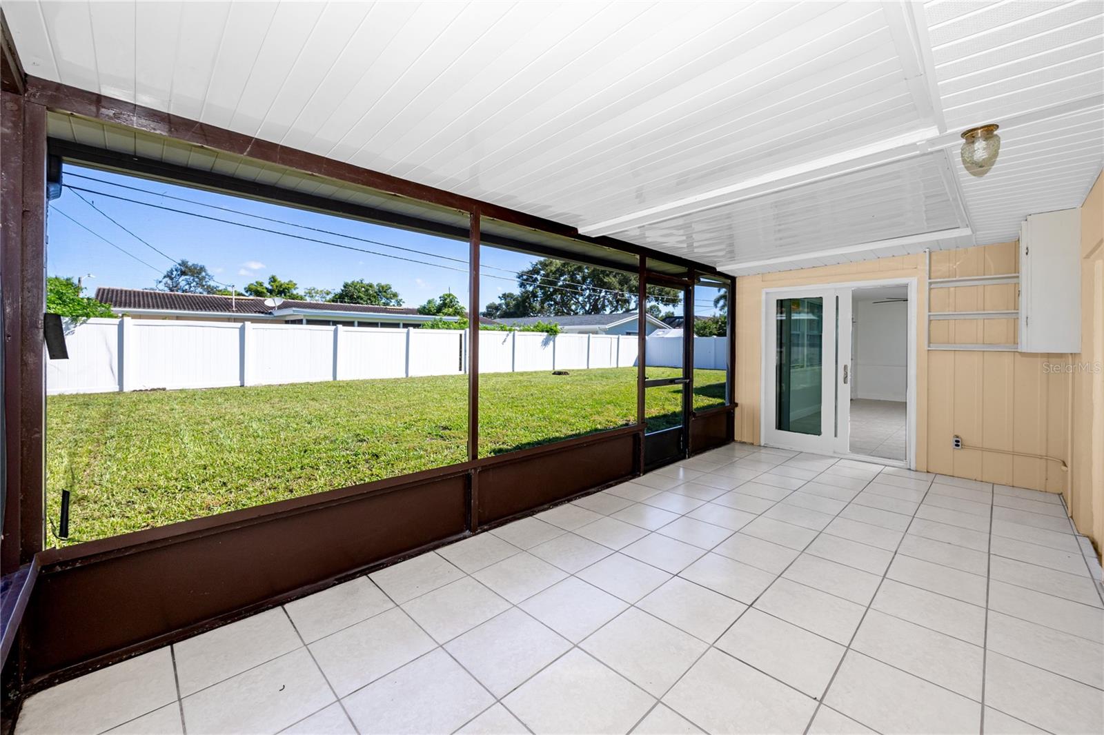 3747 SHADY BLUFFS DR — photo 21
