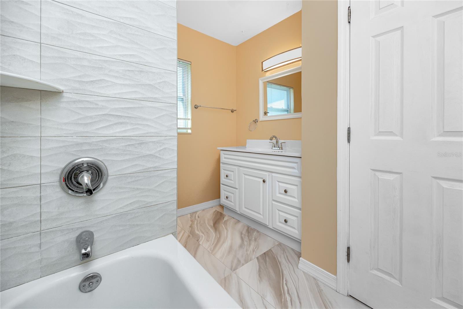 3747 SHADY BLUFFS DR — photo 28