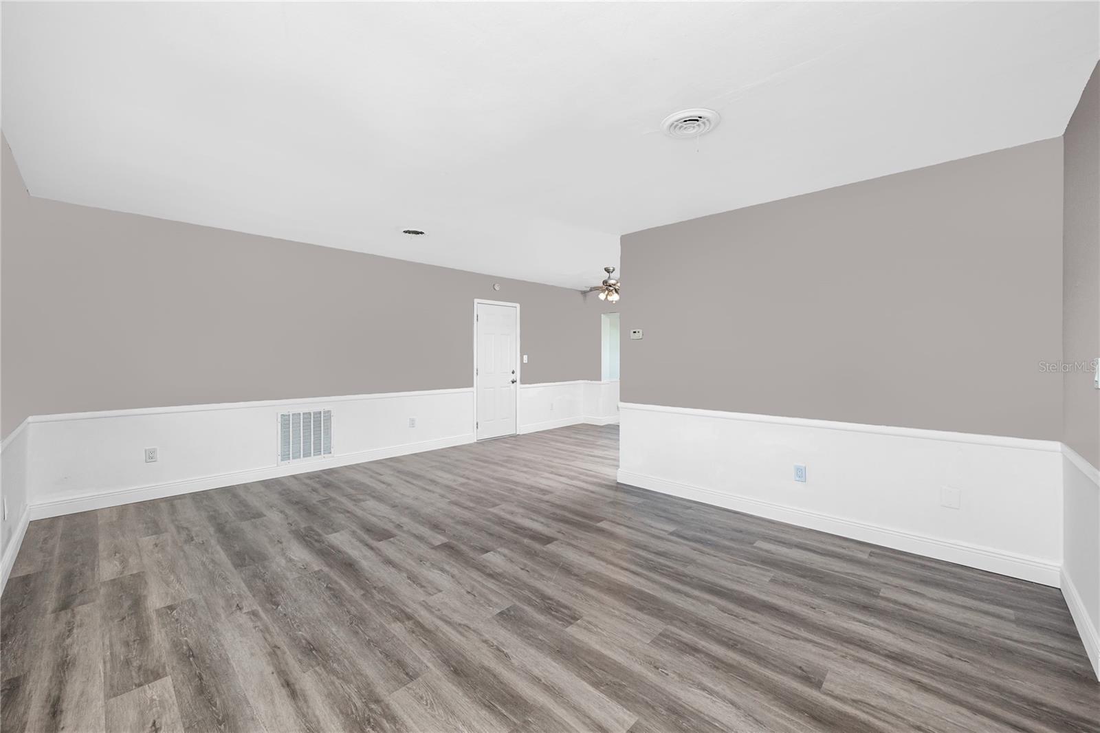 3747 SHADY BLUFFS DR — photo 10