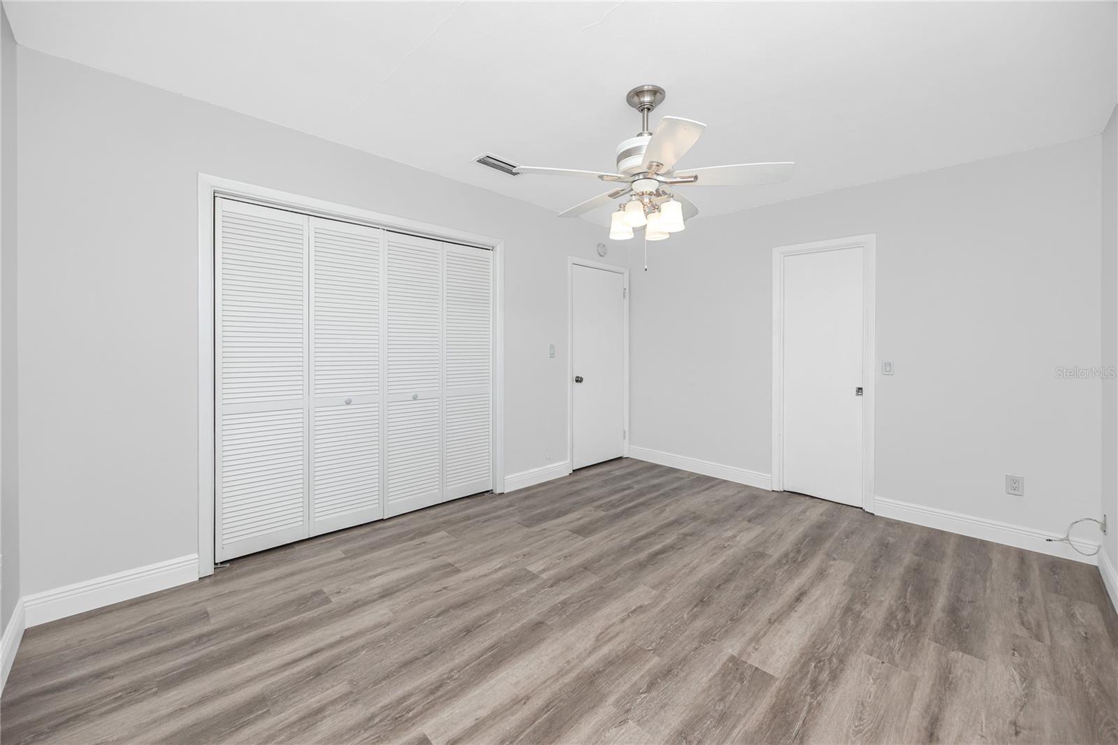 3747 SHADY BLUFFS DR — photo 23