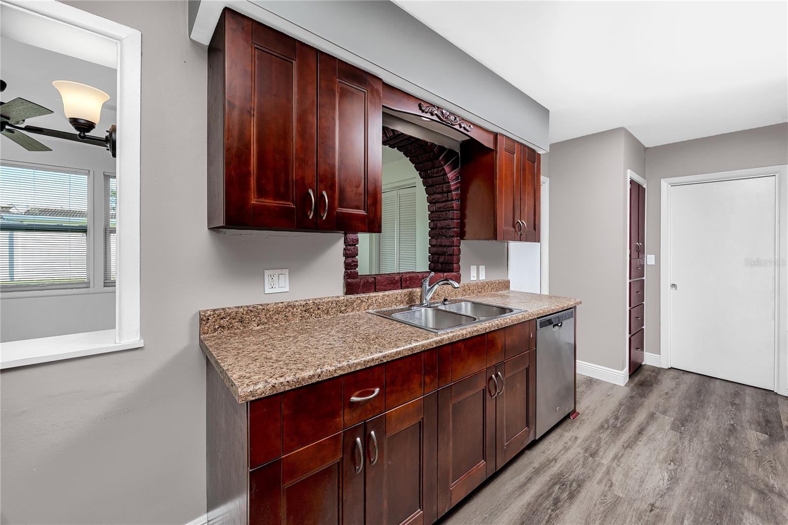 3747 SHADY BLUFFS DR — photo 13
