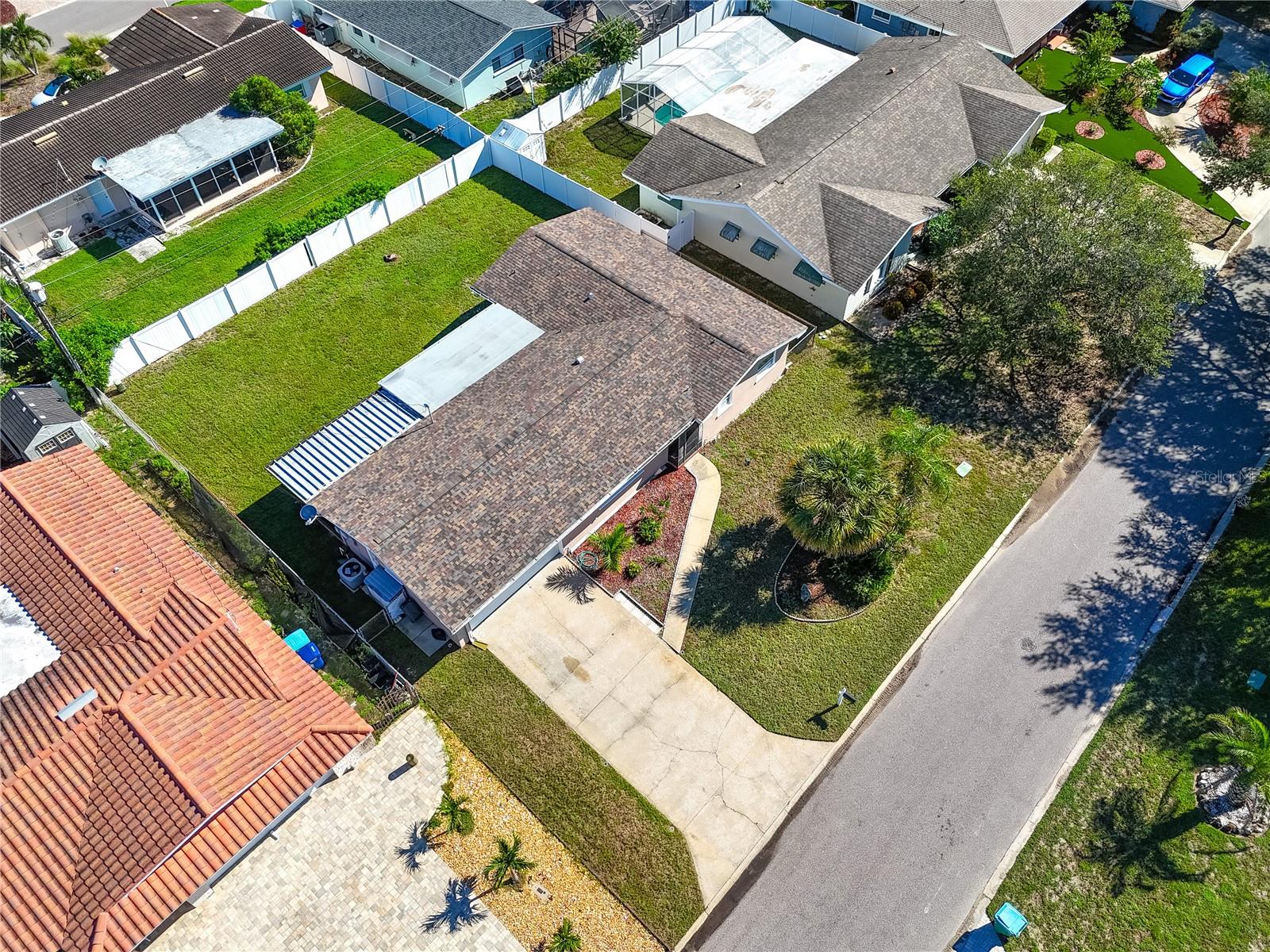 3747 SHADY BLUFFS DR — photo 37