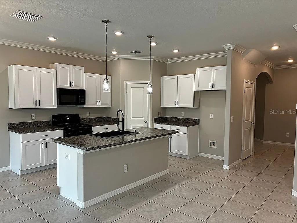 9100 SHADYSIDE LN — photo 4