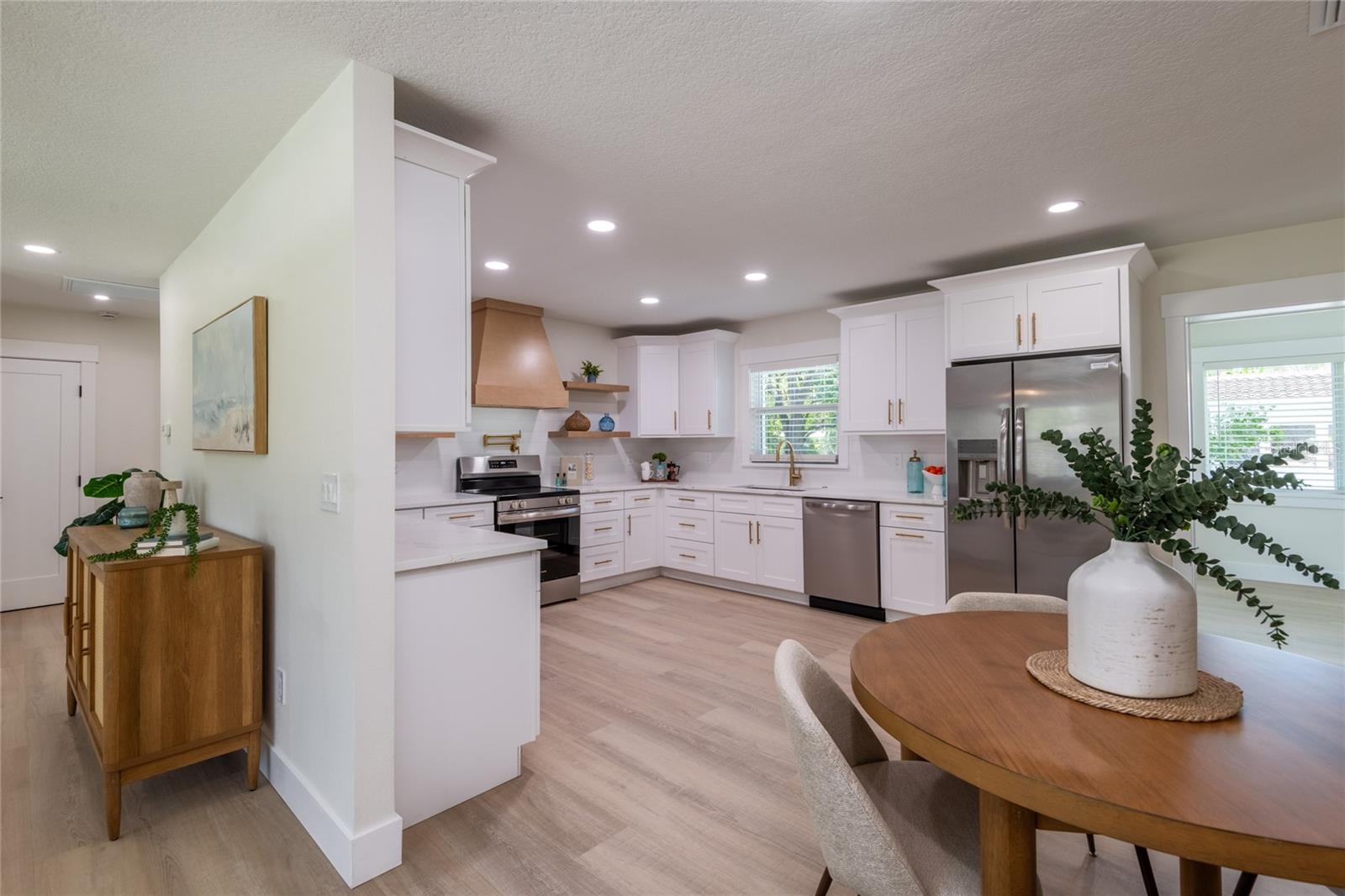 796 PINEWOOD DR — photo 6