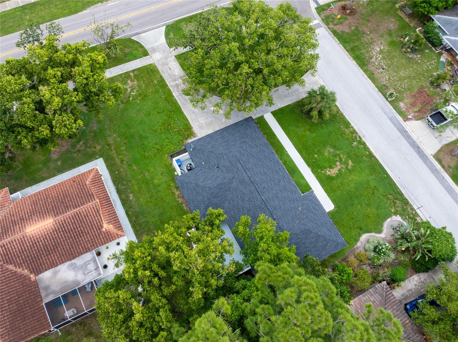 796 PINEWOOD DR — photo 32