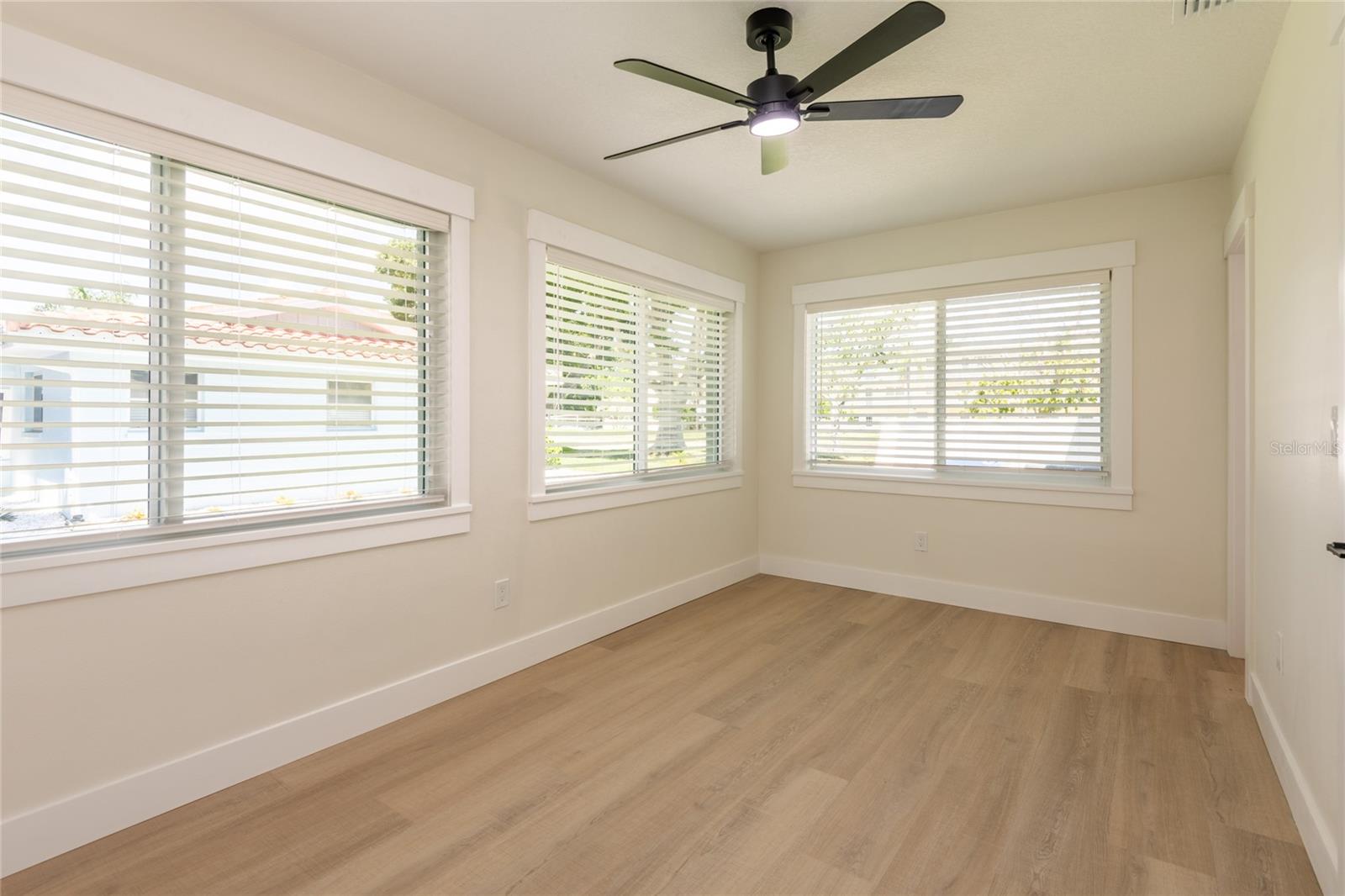 796 PINEWOOD DR — photo 19
