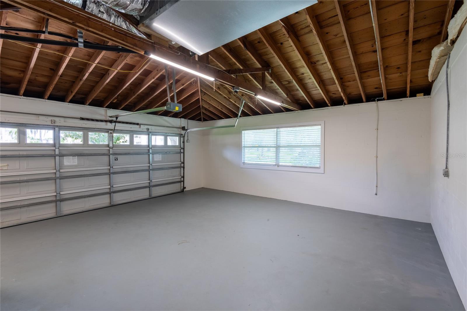 796 PINEWOOD DR — photo 23