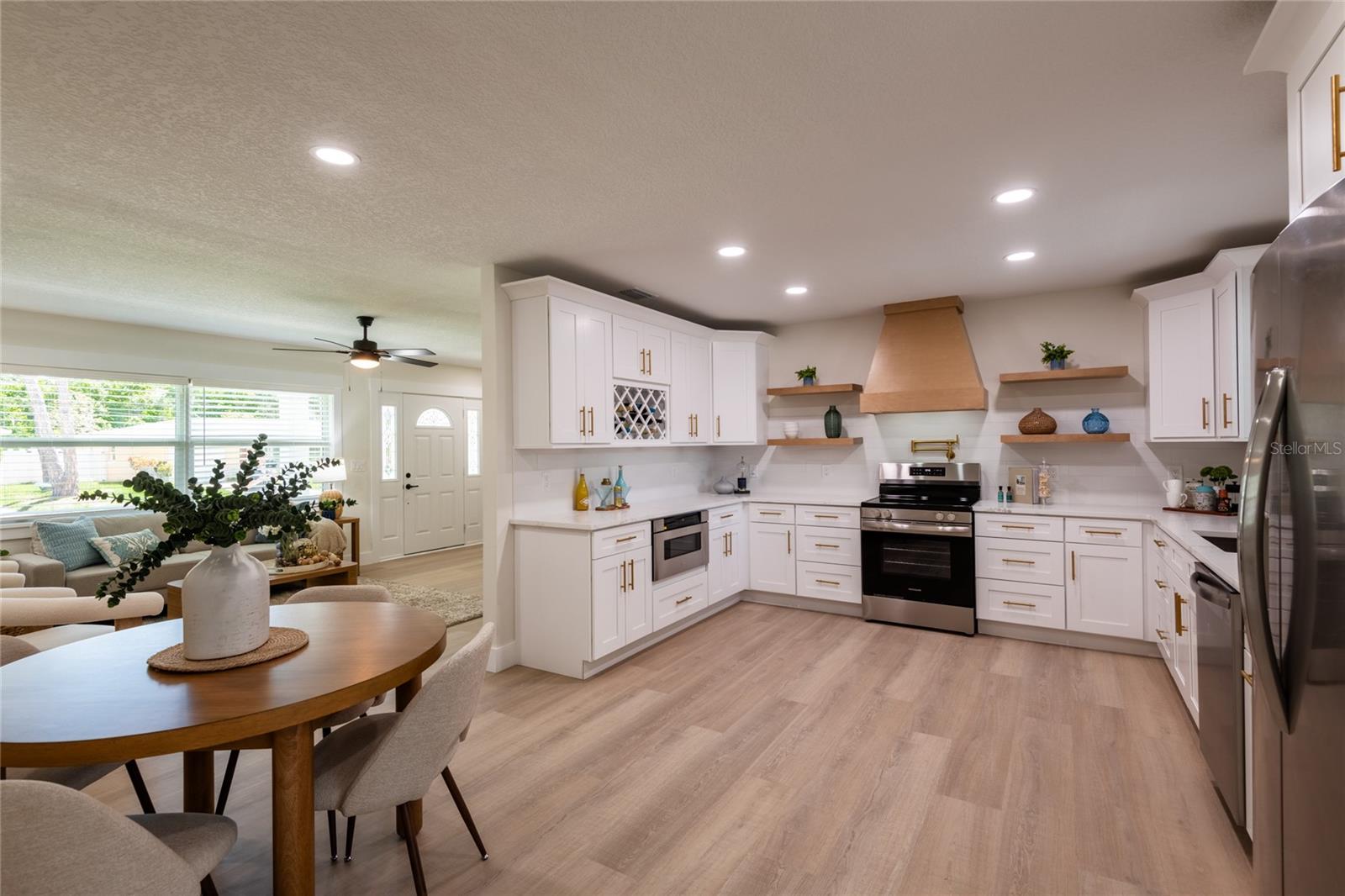796 PINEWOOD DR — photo 8