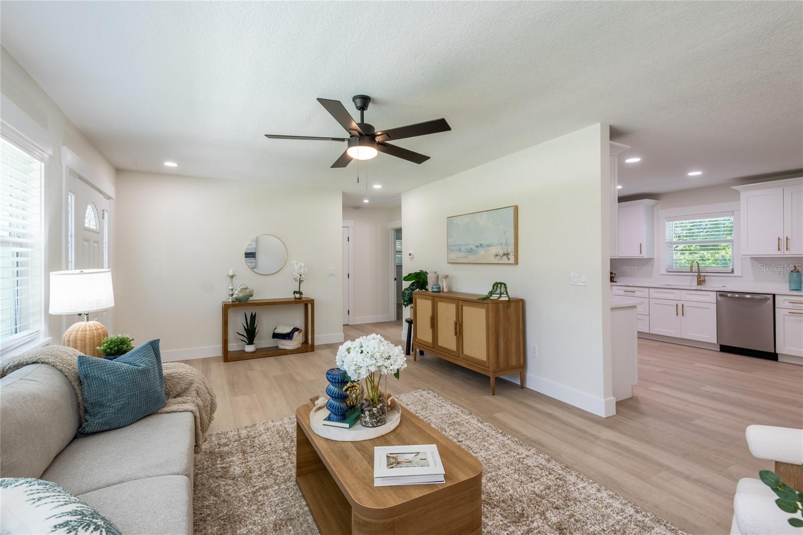 796 PINEWOOD DR — photo 9