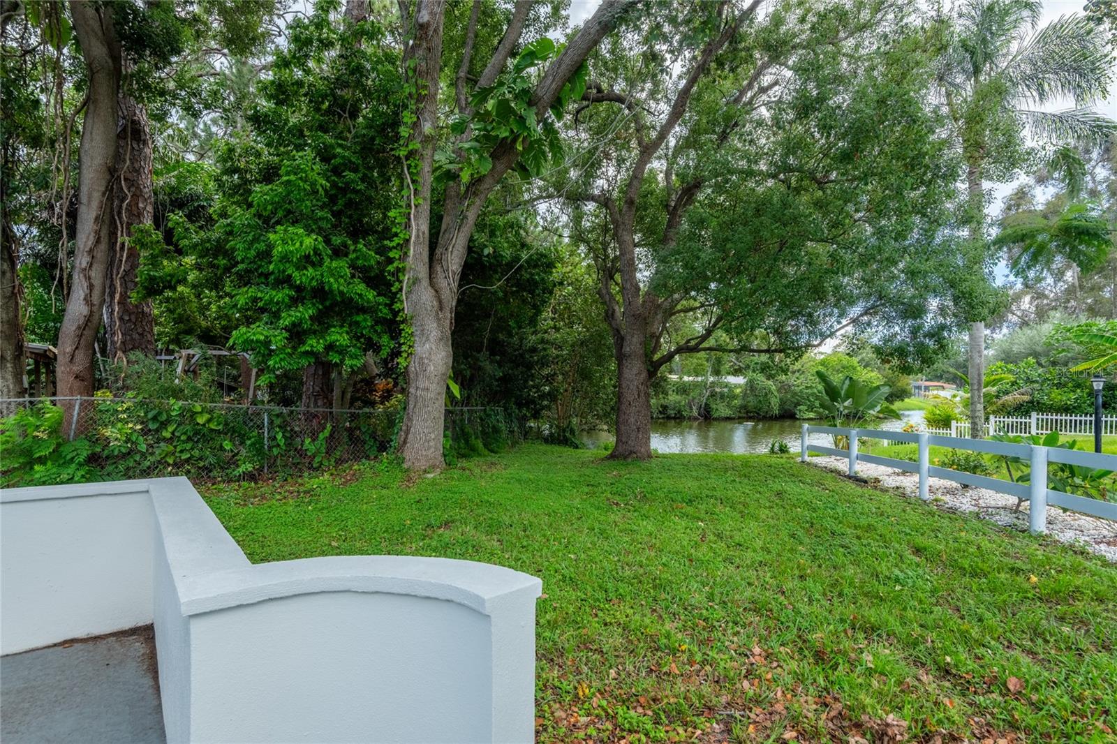 796 PINEWOOD DR — photo 28