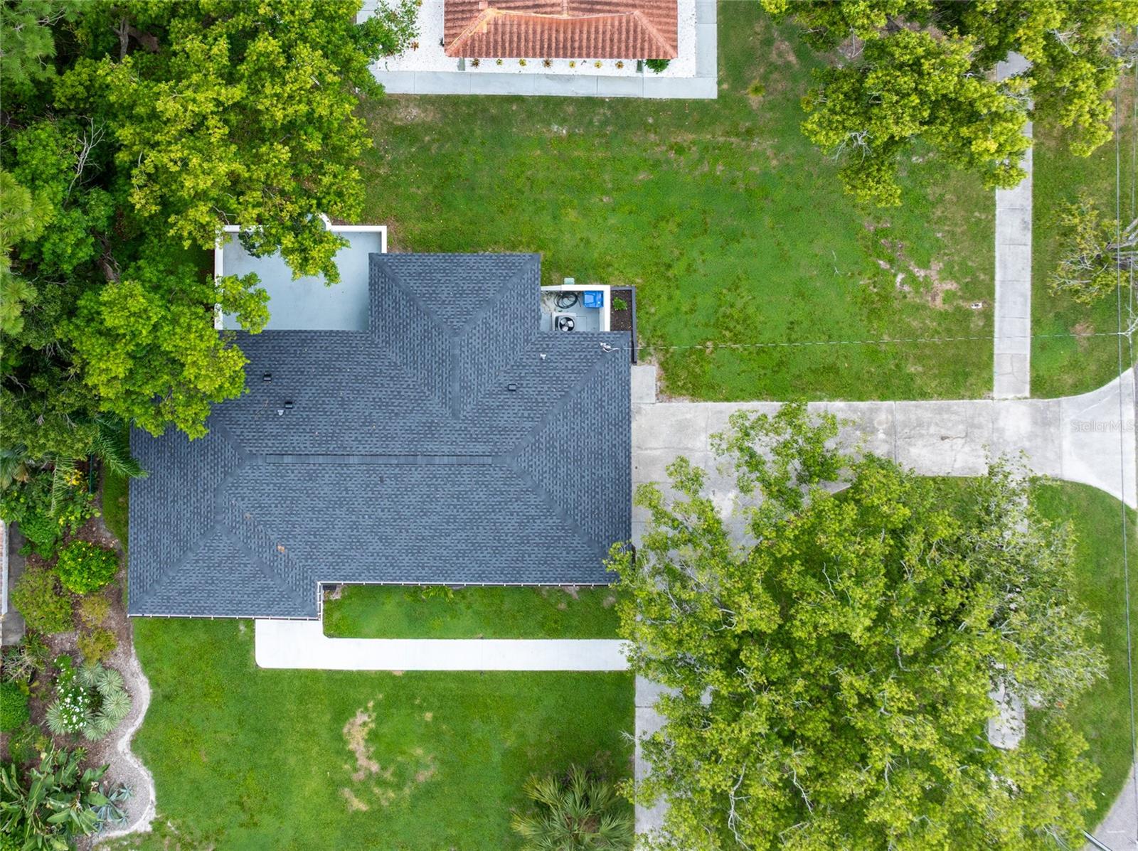 796 PINEWOOD DR — photo 34