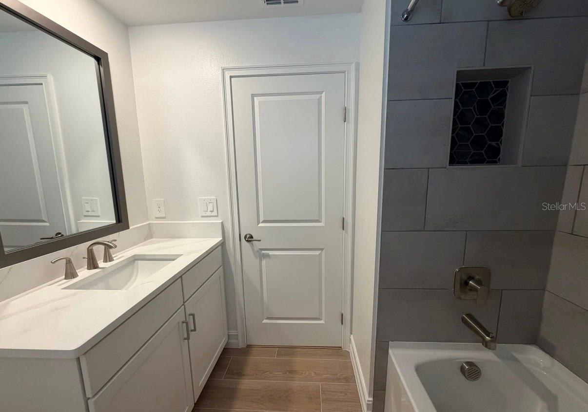 1523 W CHESTNUT ST — photo 14