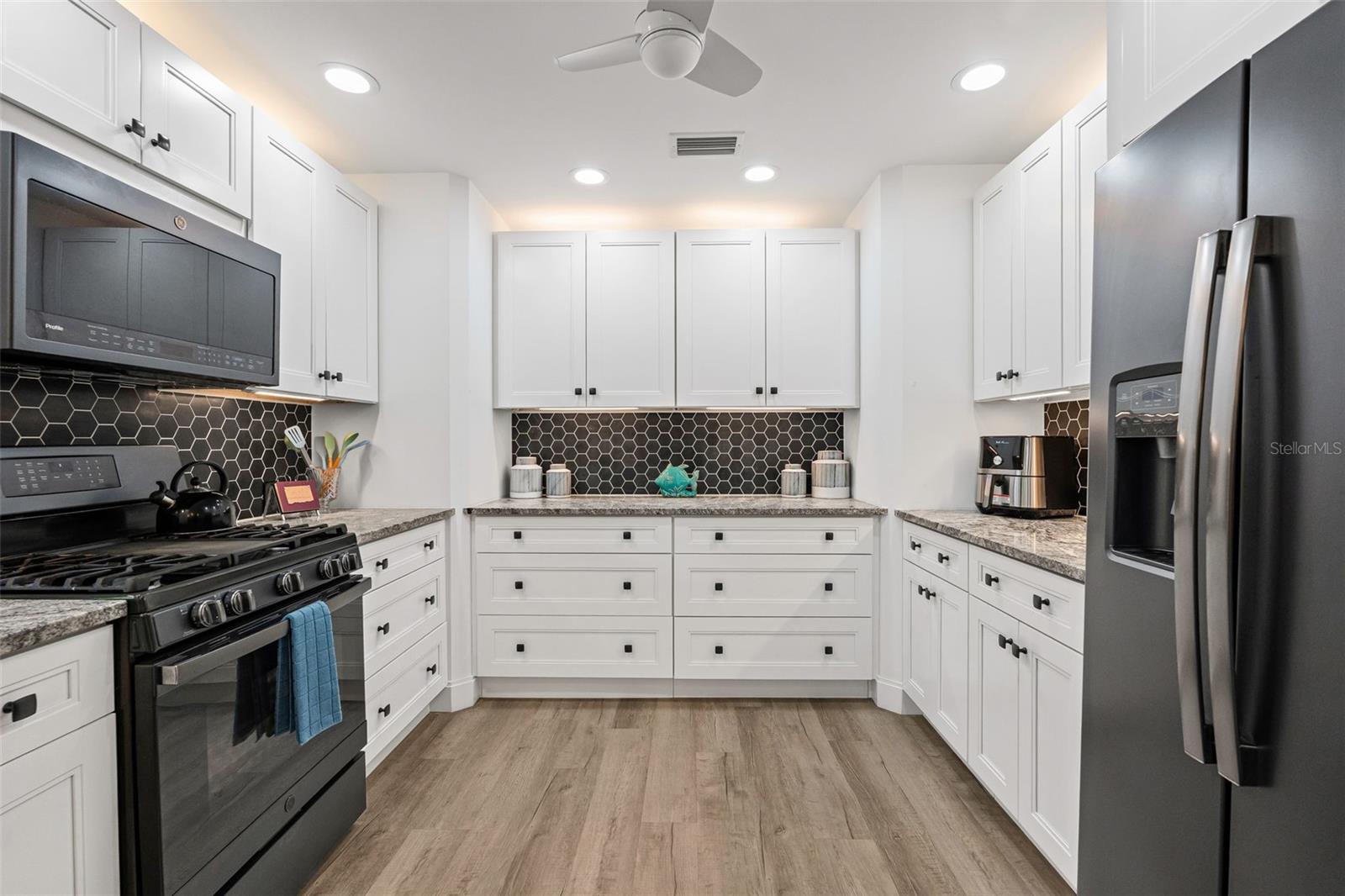 7215 WESTMORELAND DR — photo 17