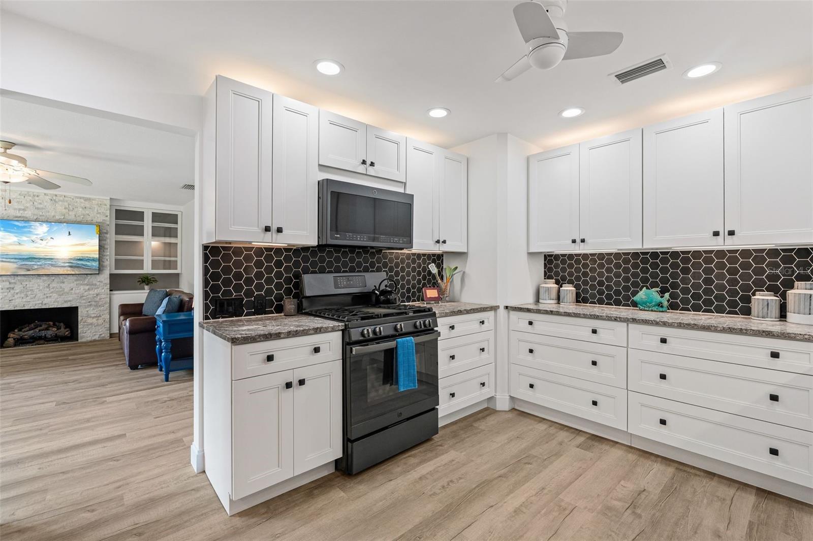 7215 WESTMORELAND DR — photo 10