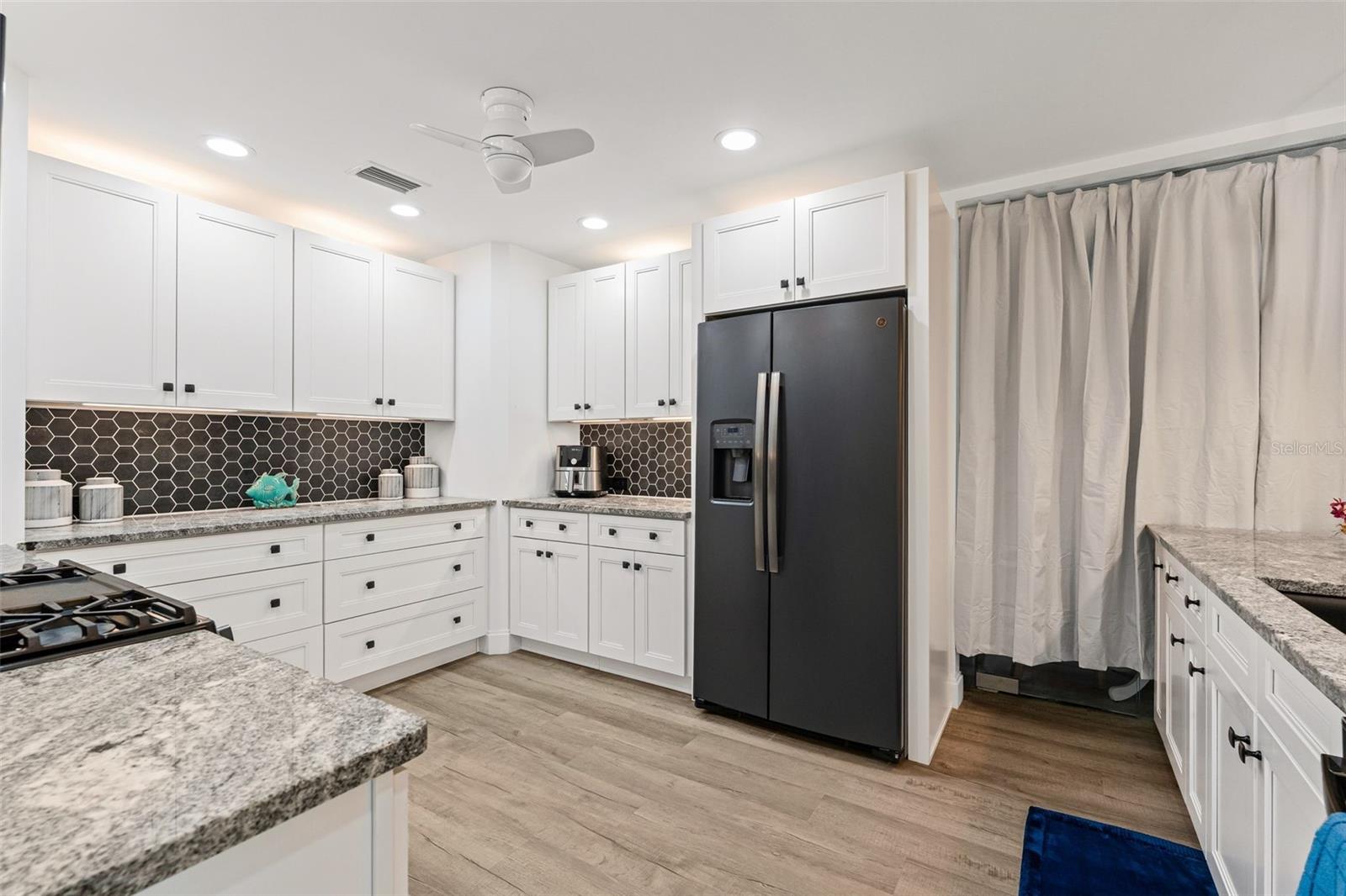 7215 WESTMORELAND DR — photo 16