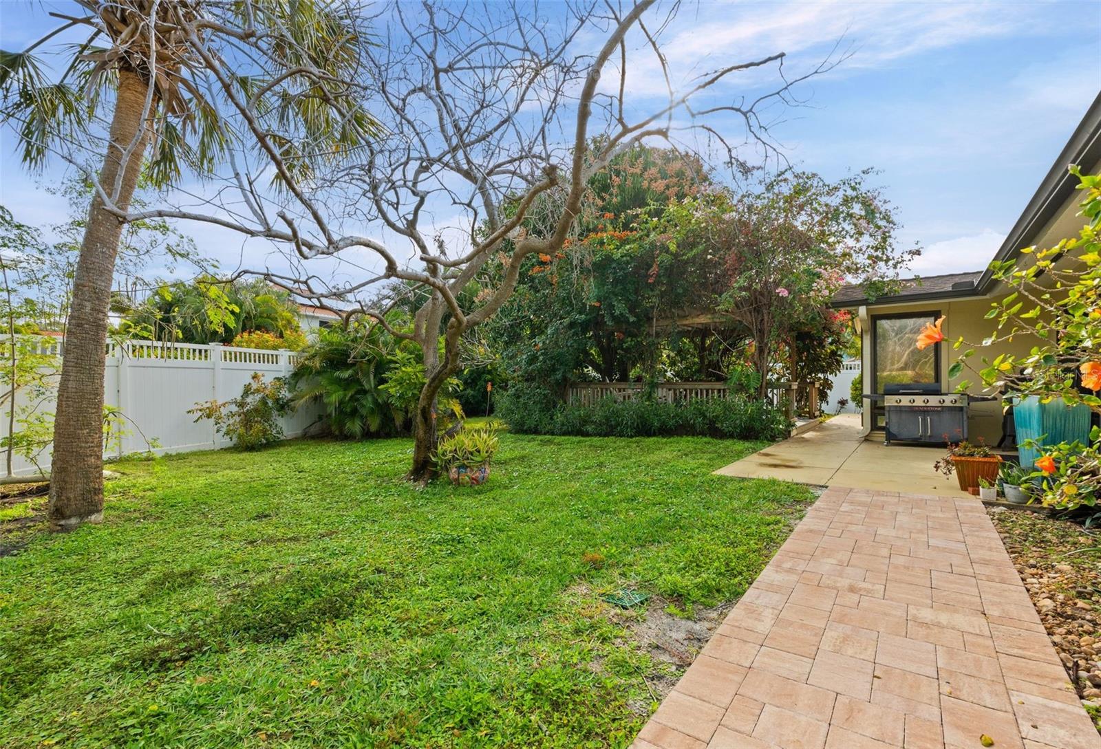 7215 WESTMORELAND DR — photo 30