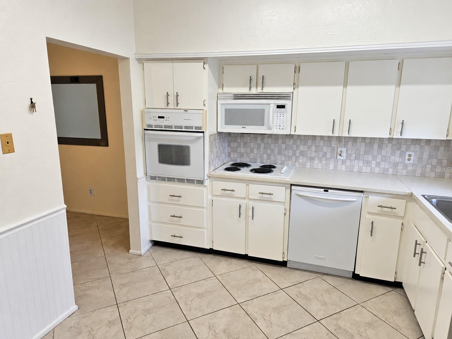 2436 RHODESIAN DR #48 — photo 5