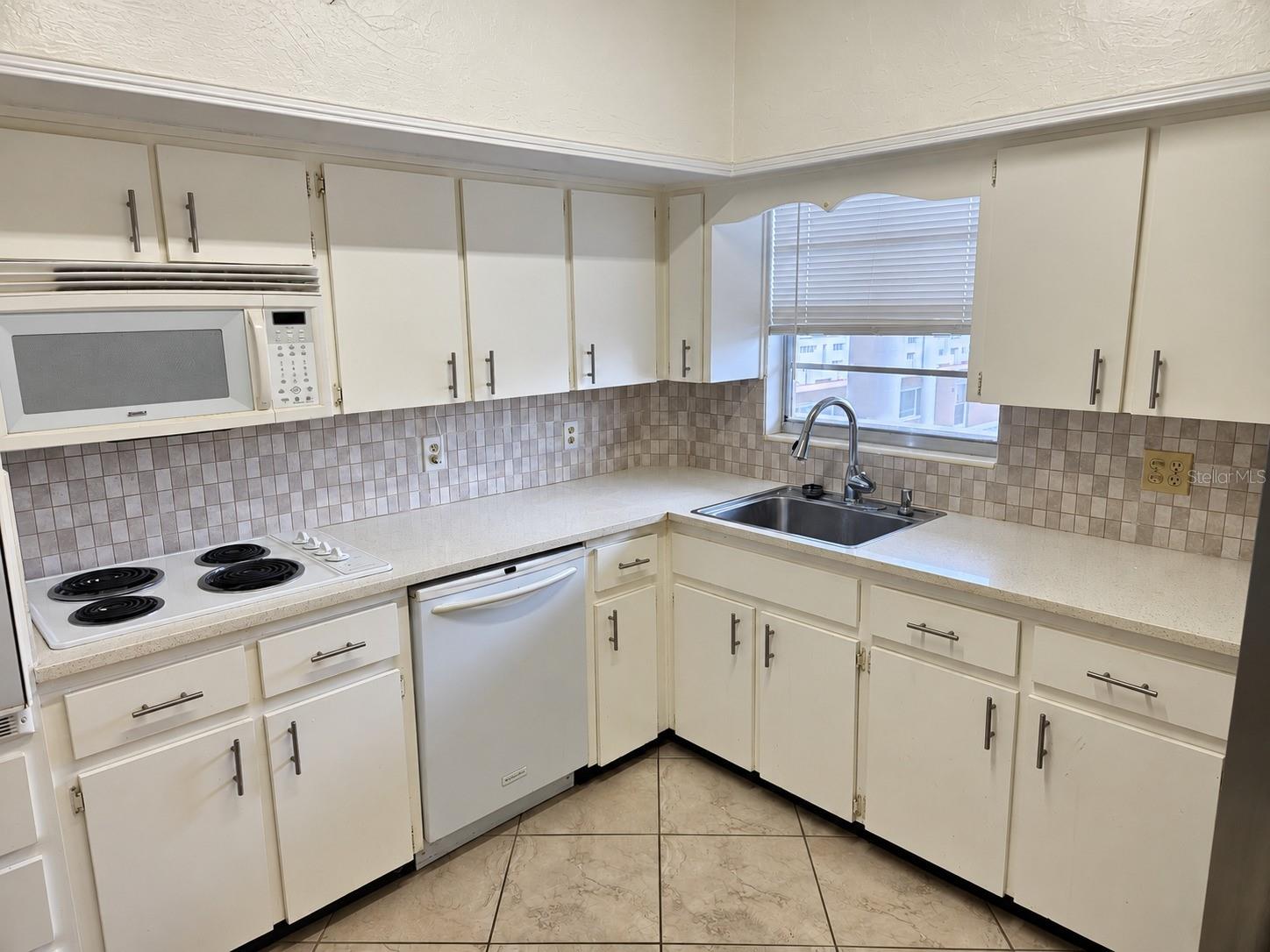 2436 RHODESIAN DR #48 — photo 4