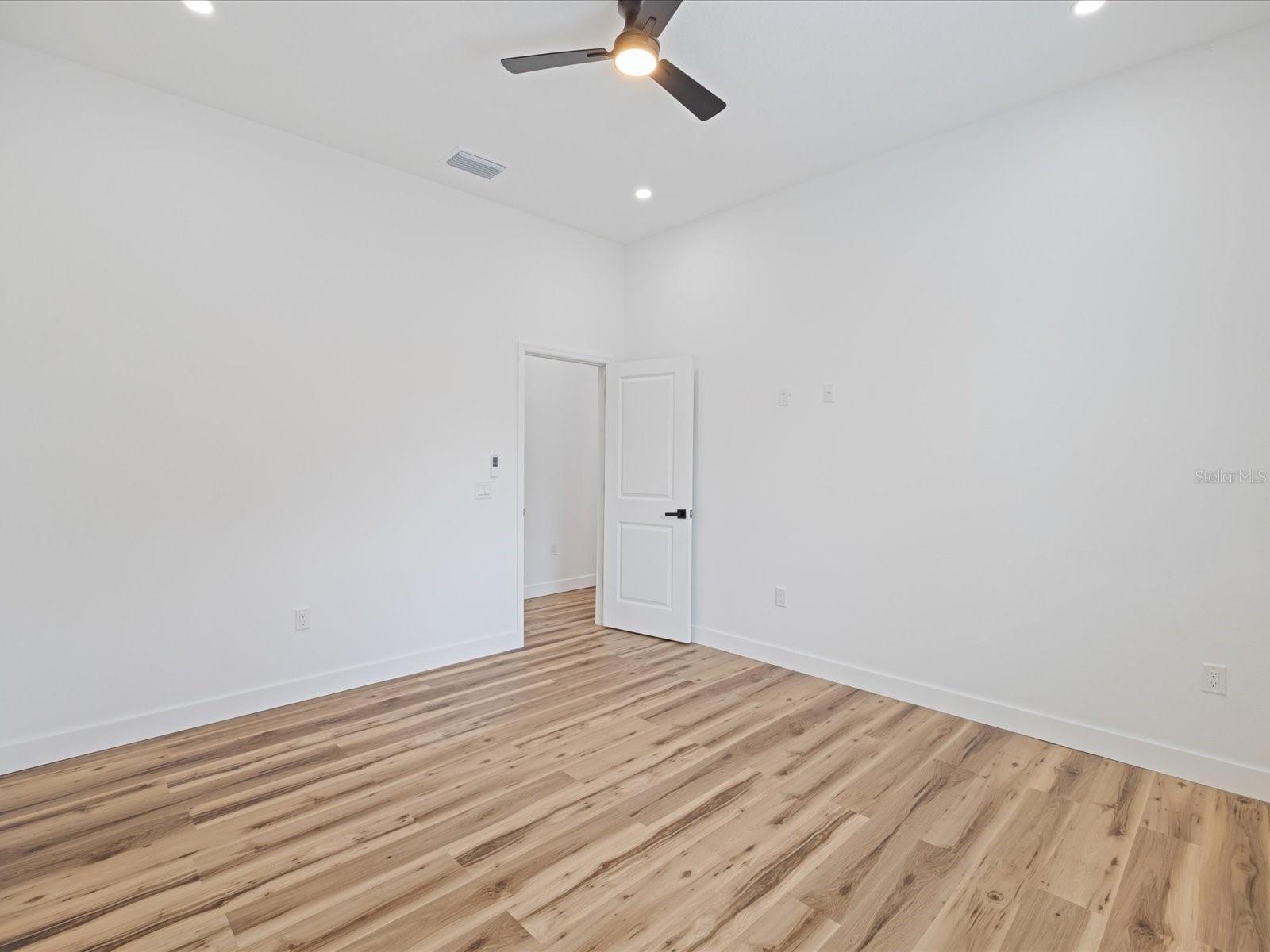 611 ELM ST — photo 20
