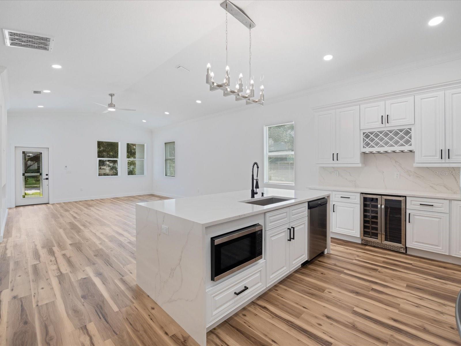 611 ELM ST — photo 8
