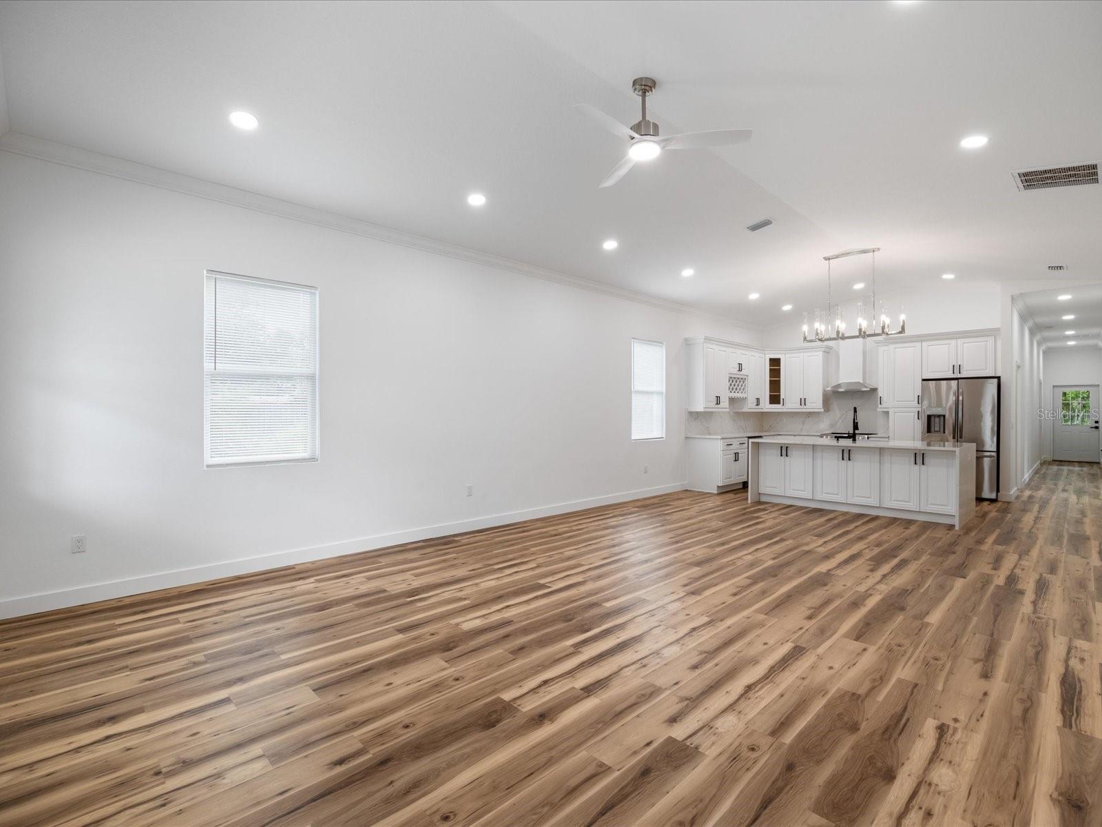 611 ELM ST — photo 3